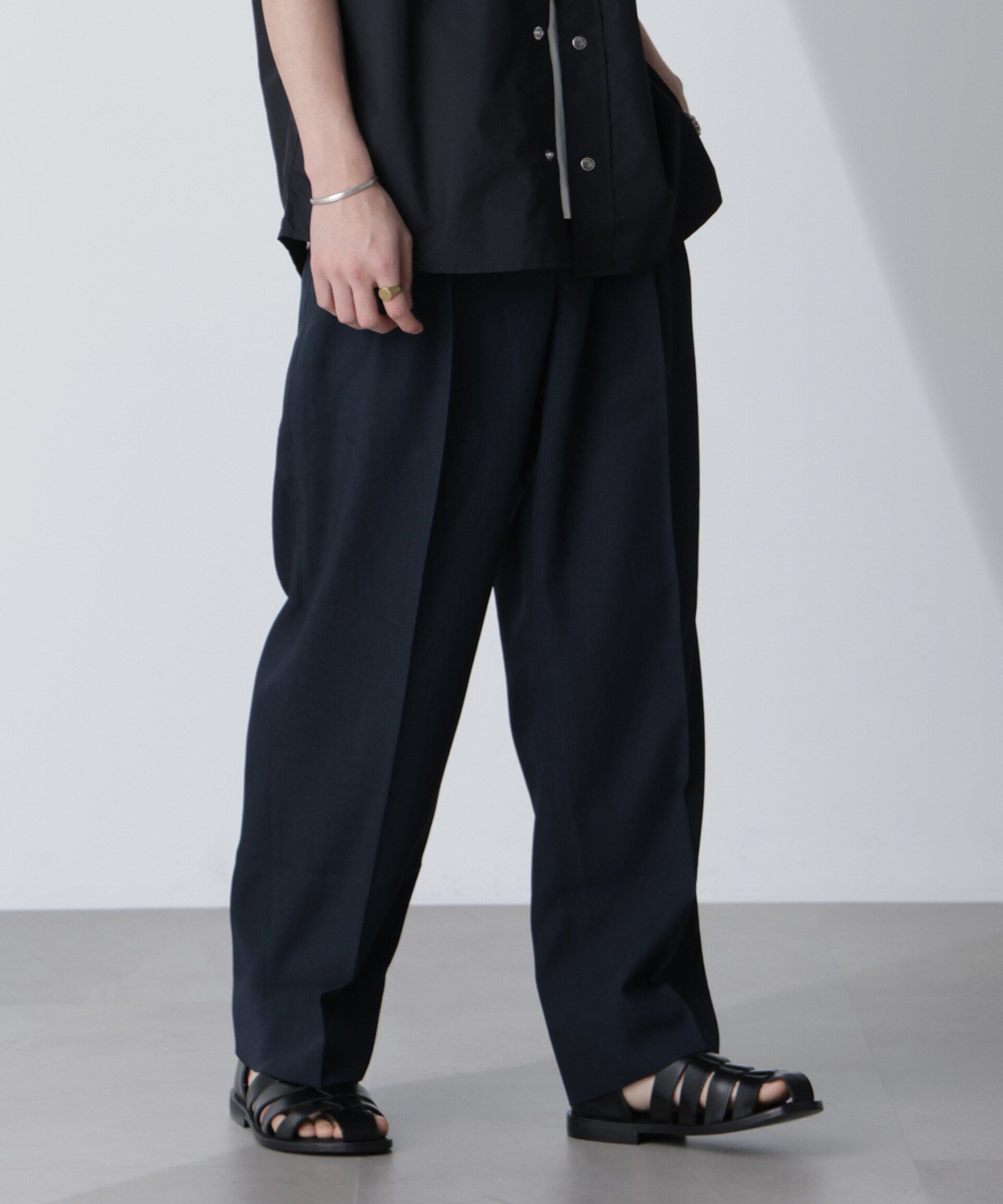 nano･universe「テックリネンリラックスタックテーパードパンツ（セットアップ可）」|チノ|ネイビー