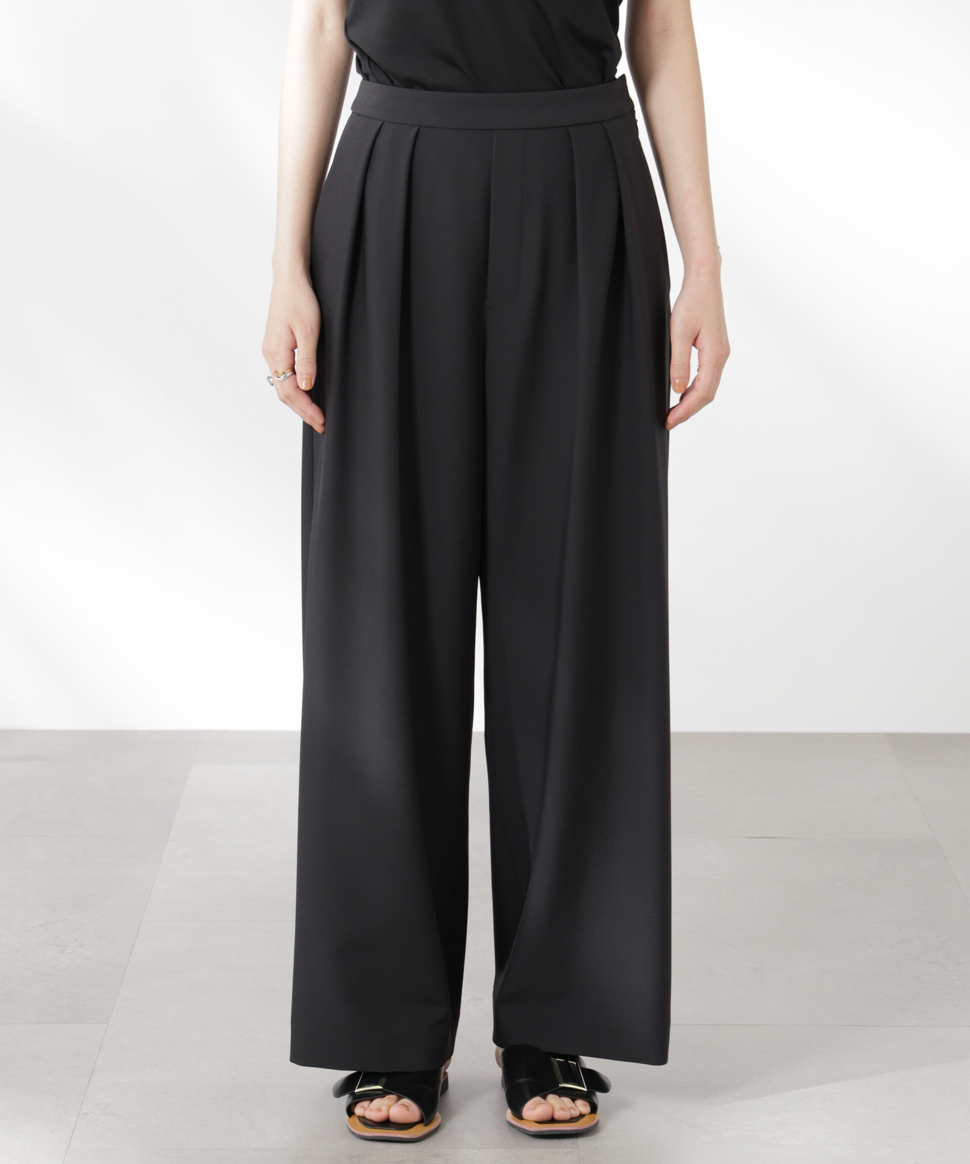 nano･universe「撥水UVストレッチタックワイドパンツ」|チノ|