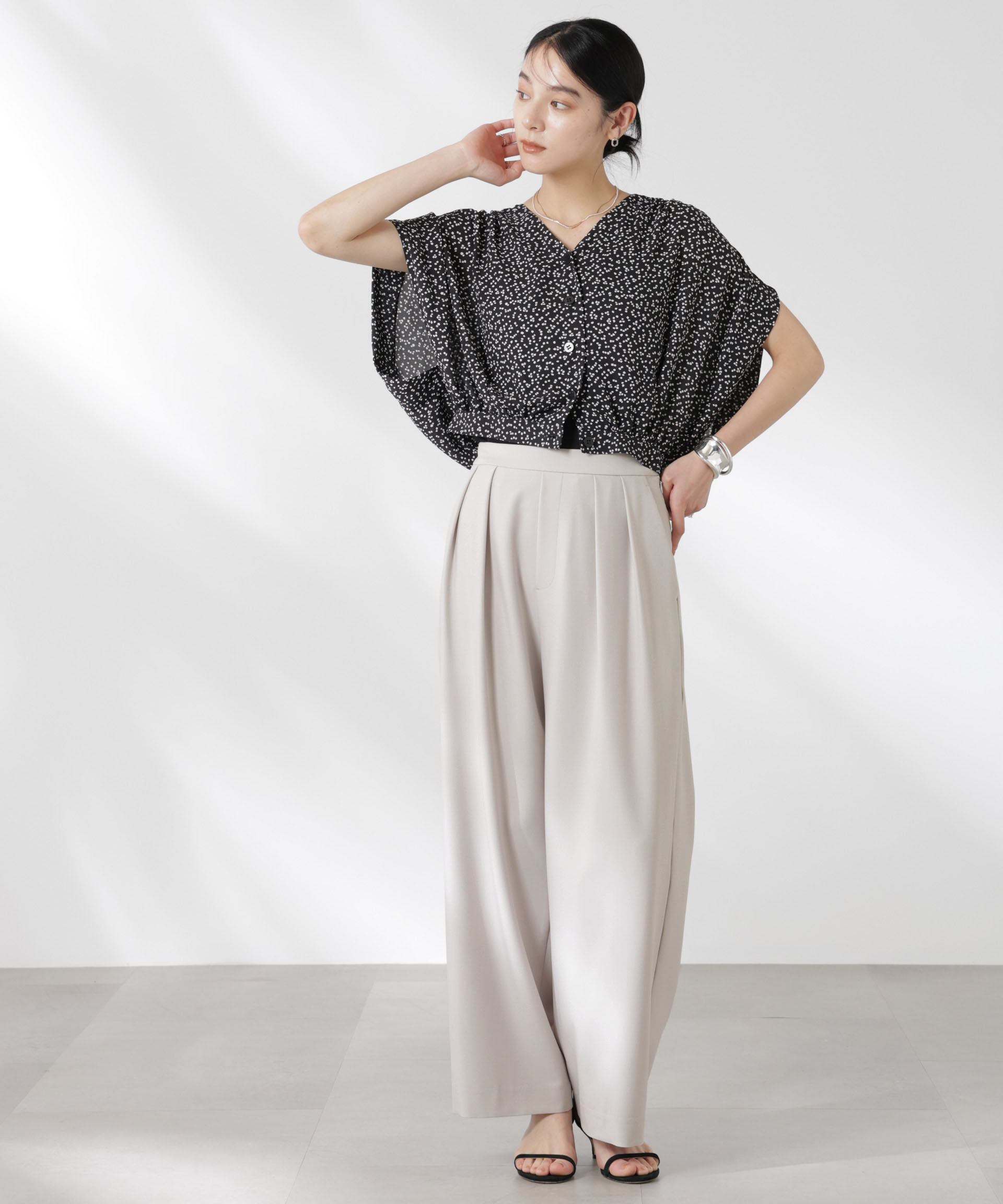 nano･universe「撥水UVストレッチタックワイドパンツ」|チノ|