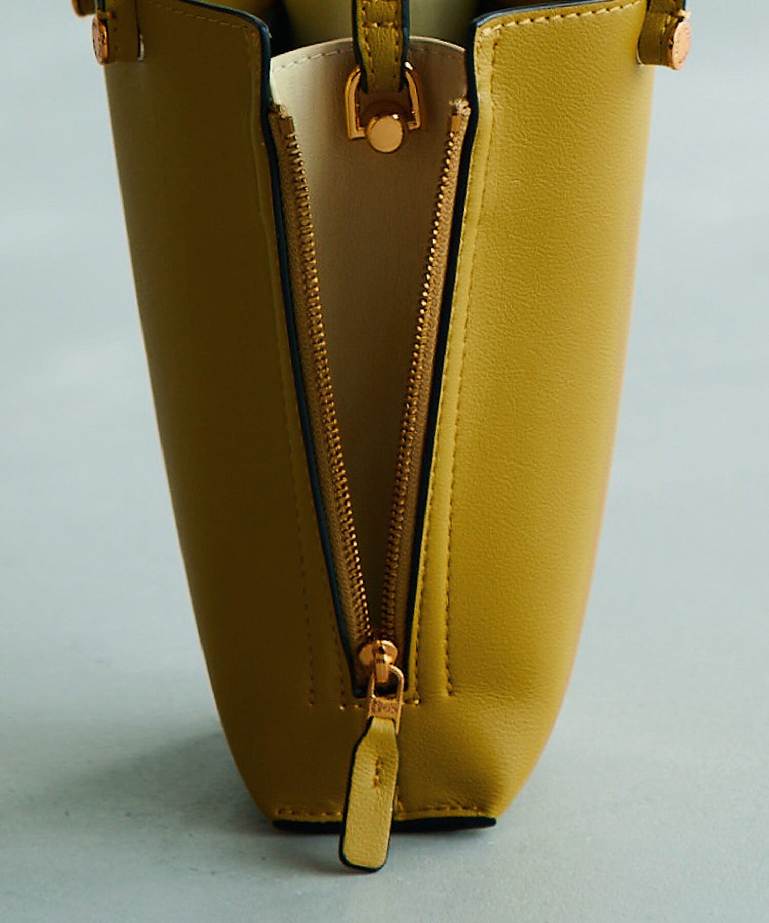 ROPE「【E'POR】Y BAG Micro（サイドジップマイクロショルダーバッグ）/一部WEB限定」|ショルダー・メッセンジャー|