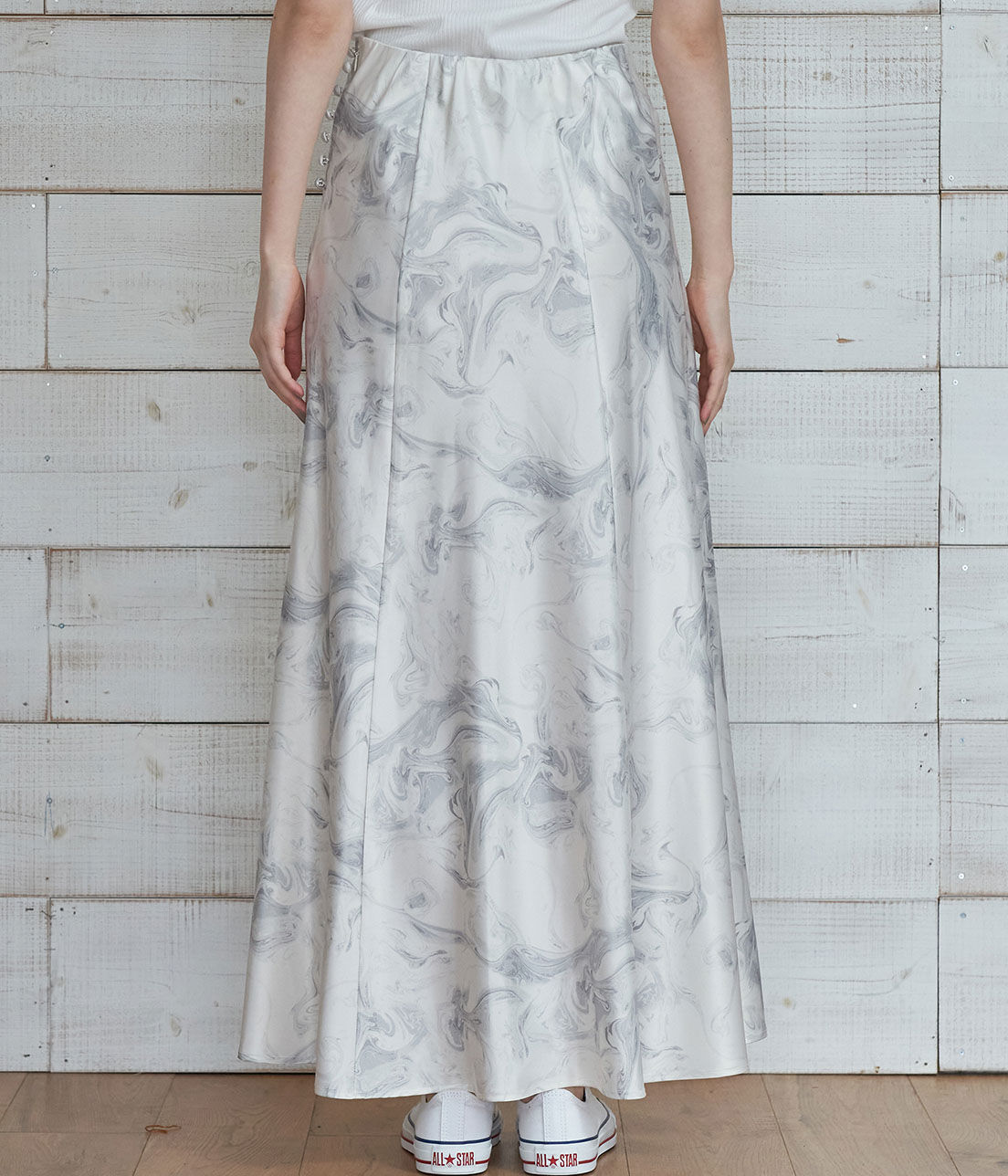 VIS「くるみ釦サテンナロースカート」|スカート|