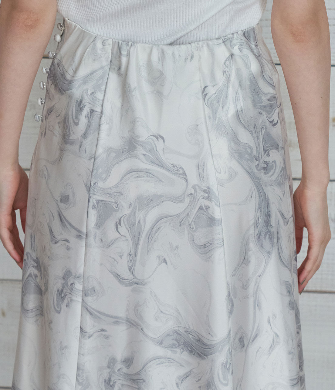 VIS「くるみ釦サテンナロースカート」|スカート|