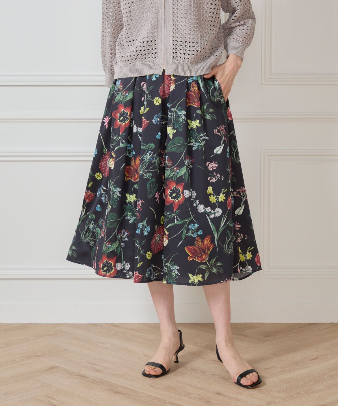 7-IDconcept.「ボタニカル柄 タックギャザースカート」|フレア|ネイビー