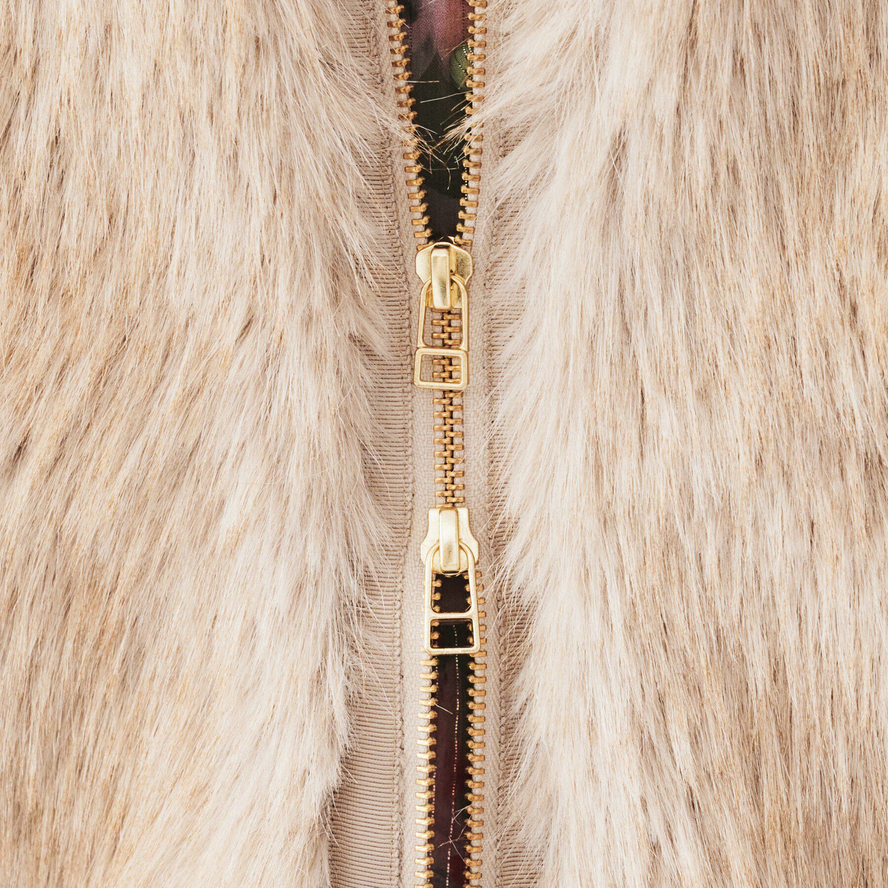 UNTITLED「【トレンド/モード】フェイクファーベスト」|ベスト・ジレ|