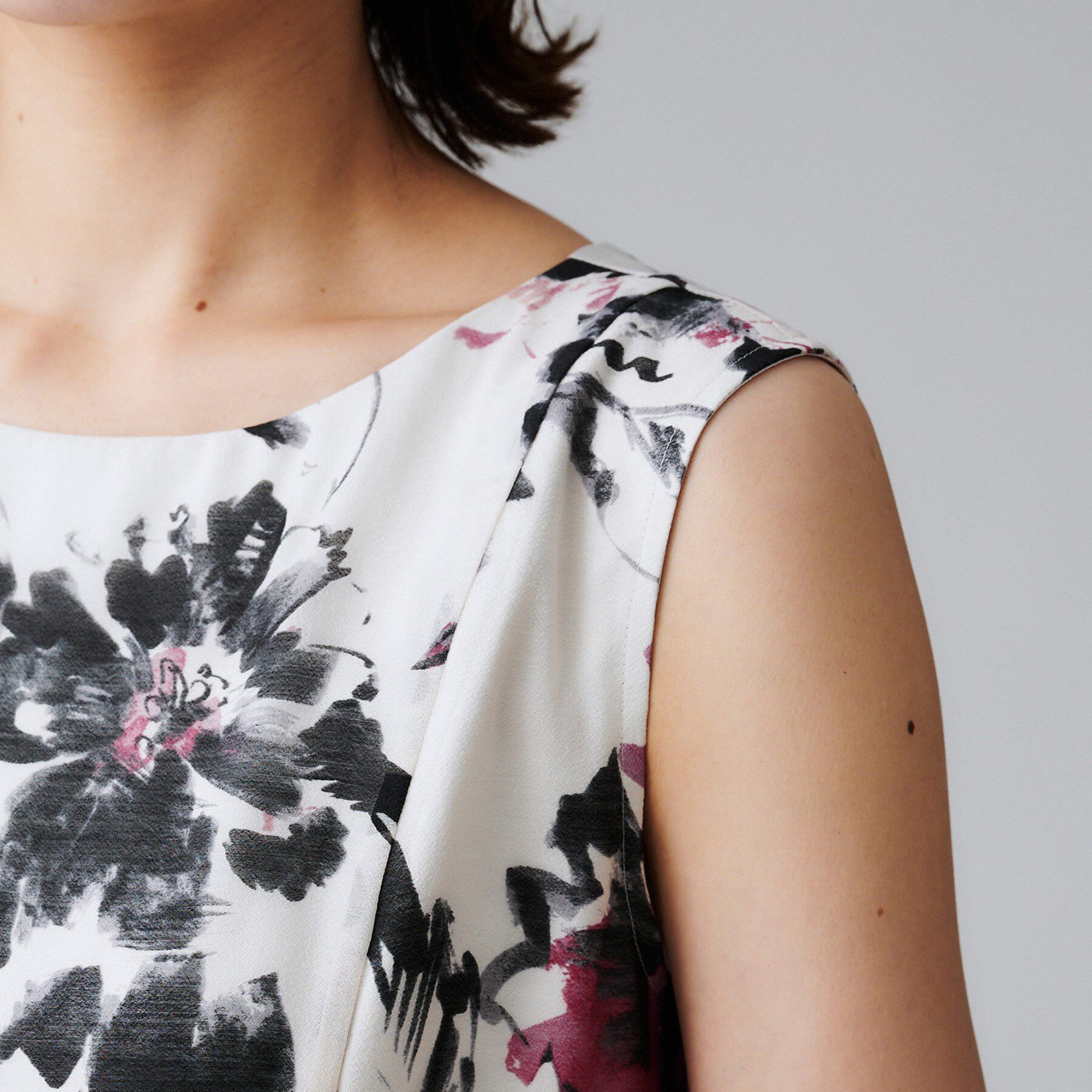 UNTITLED「【シアー/エレガント/花柄/夏ワンピ】ペイントフラワーワンピース」|ワンピース|