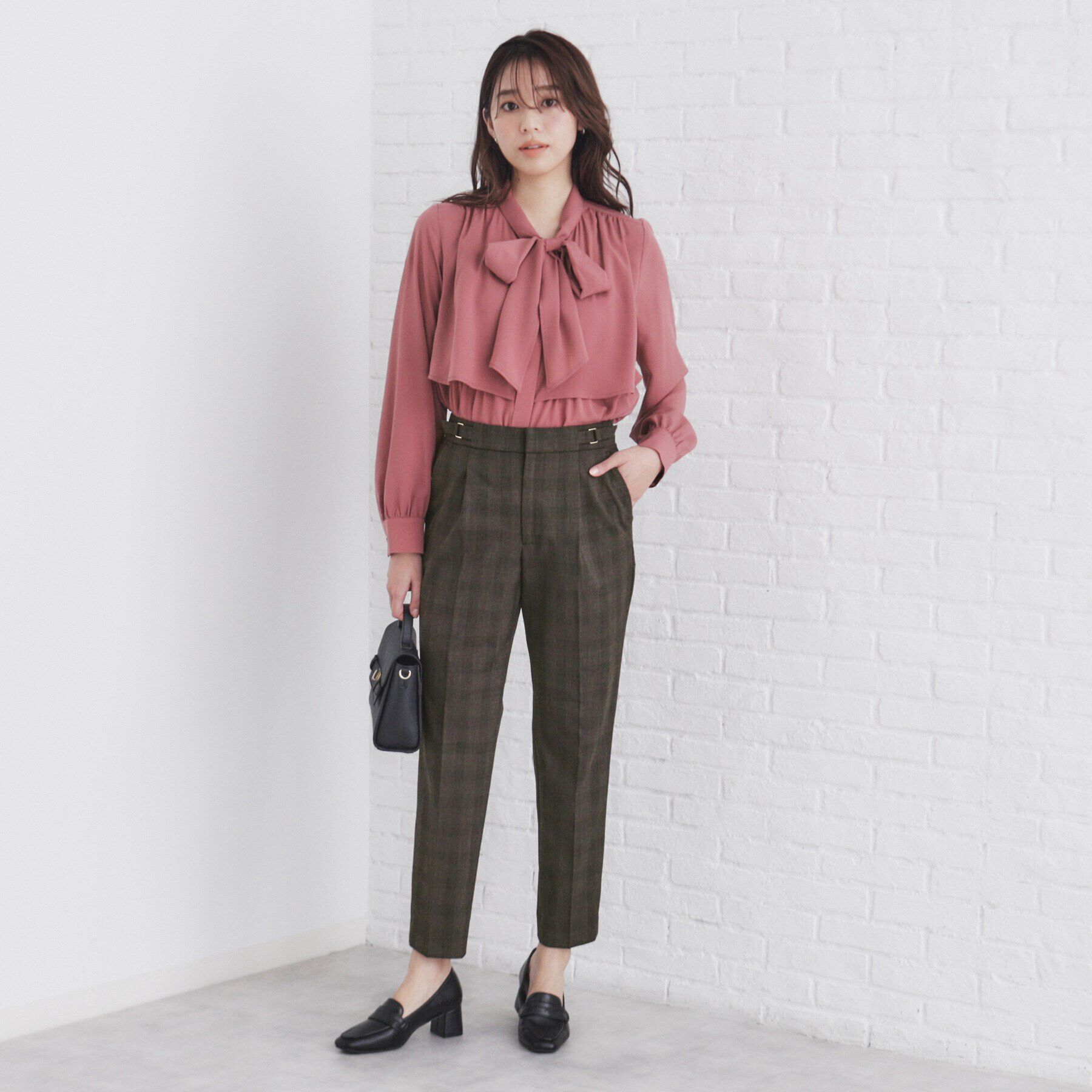 index「サイドベルト付きストレッチテーパードパンツ【洗濯機洗い可/イージーアイロン/防シワ】」|その他|