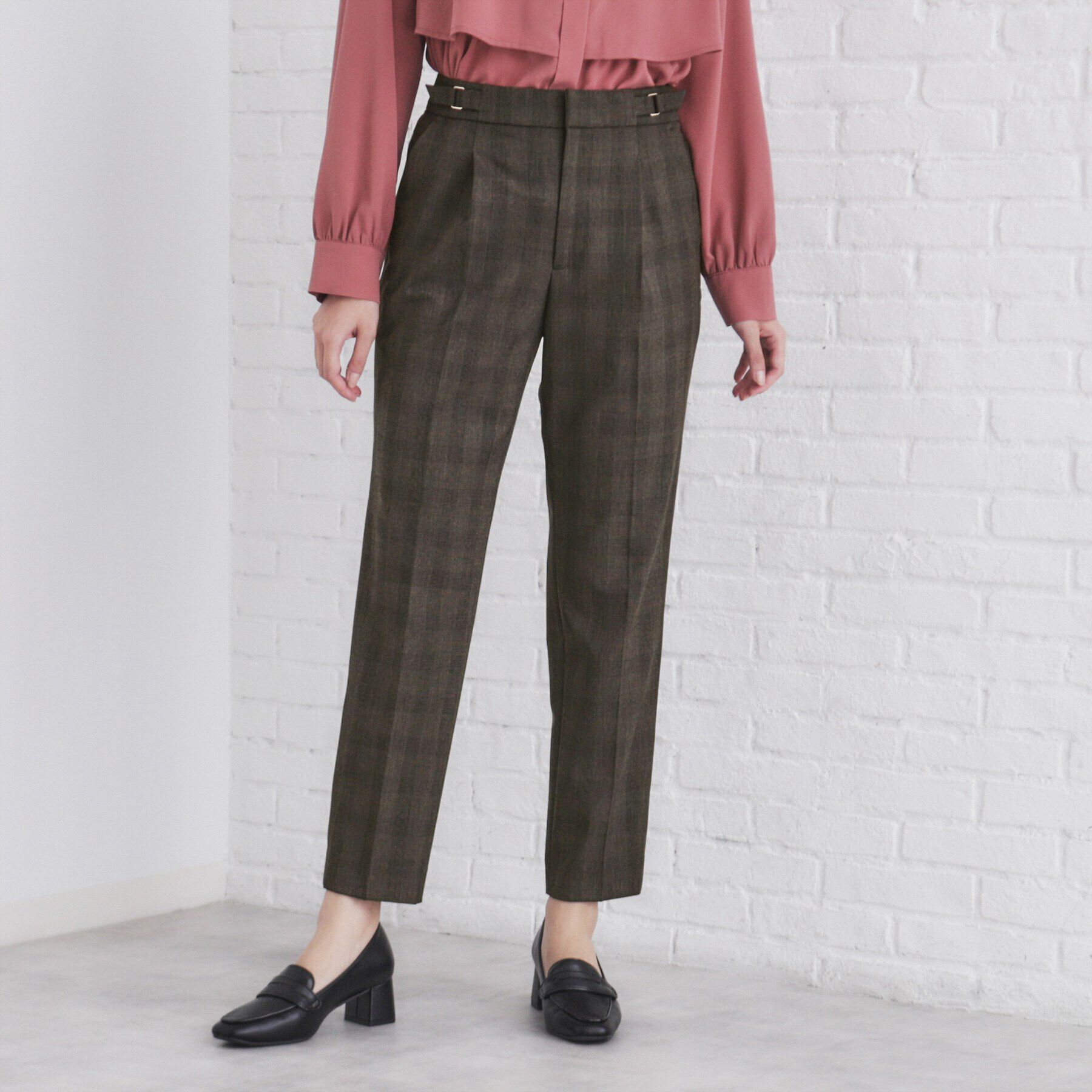 index「サイドベルト付きストレッチテーパードパンツ【洗濯機洗い可/イージーアイロン/防シワ】」|その他|