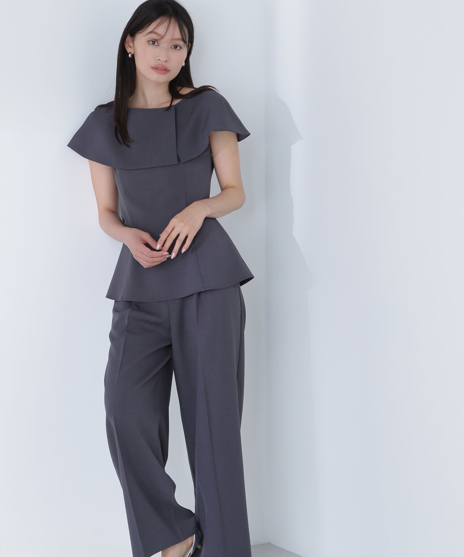  「ケープカラーブラウス＆パンツ」|ワンピース|チャコール1