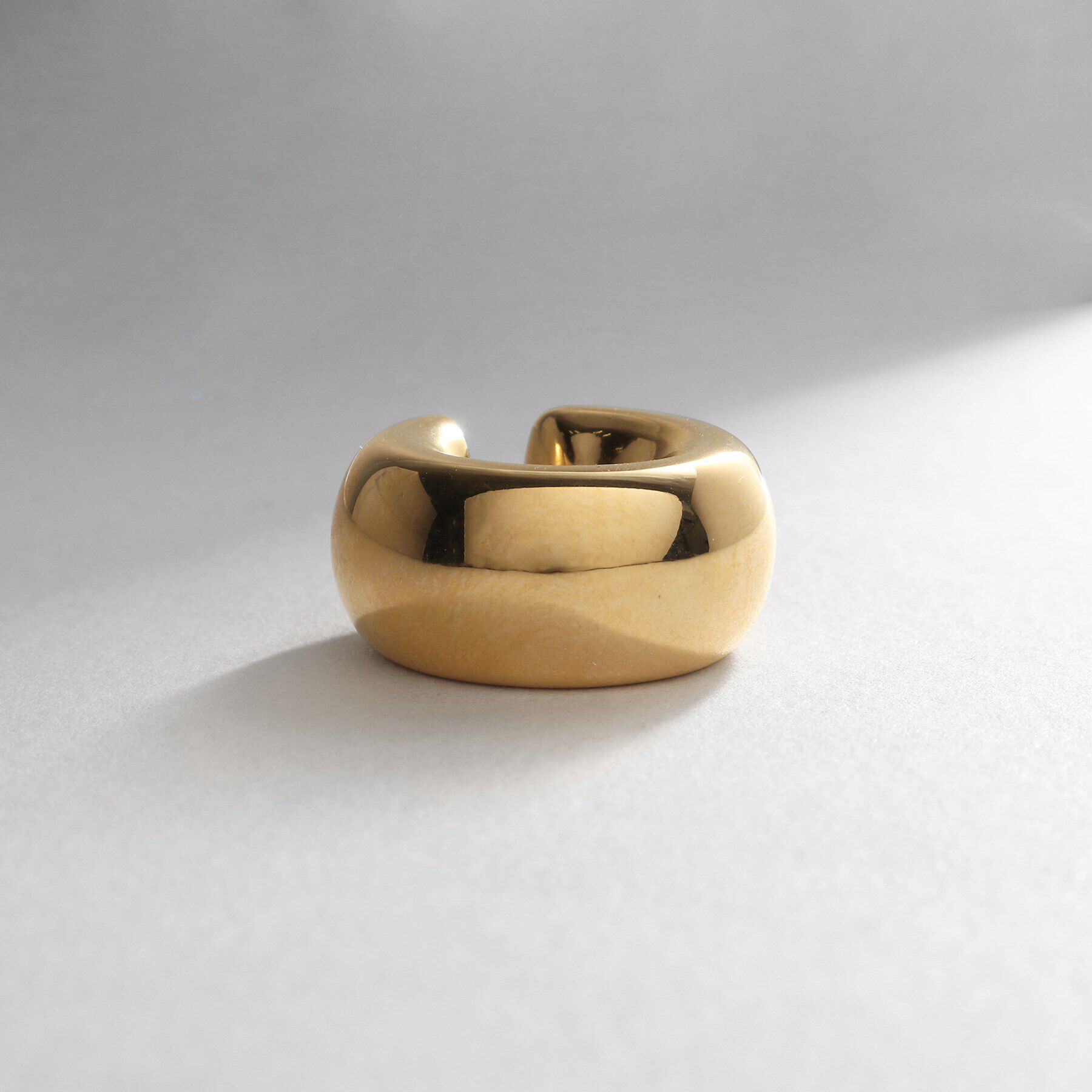 COCOSHNIK ONKITSCH「シルバー ホロウイヤーカフ ワイドフープ GP」|イヤリング|