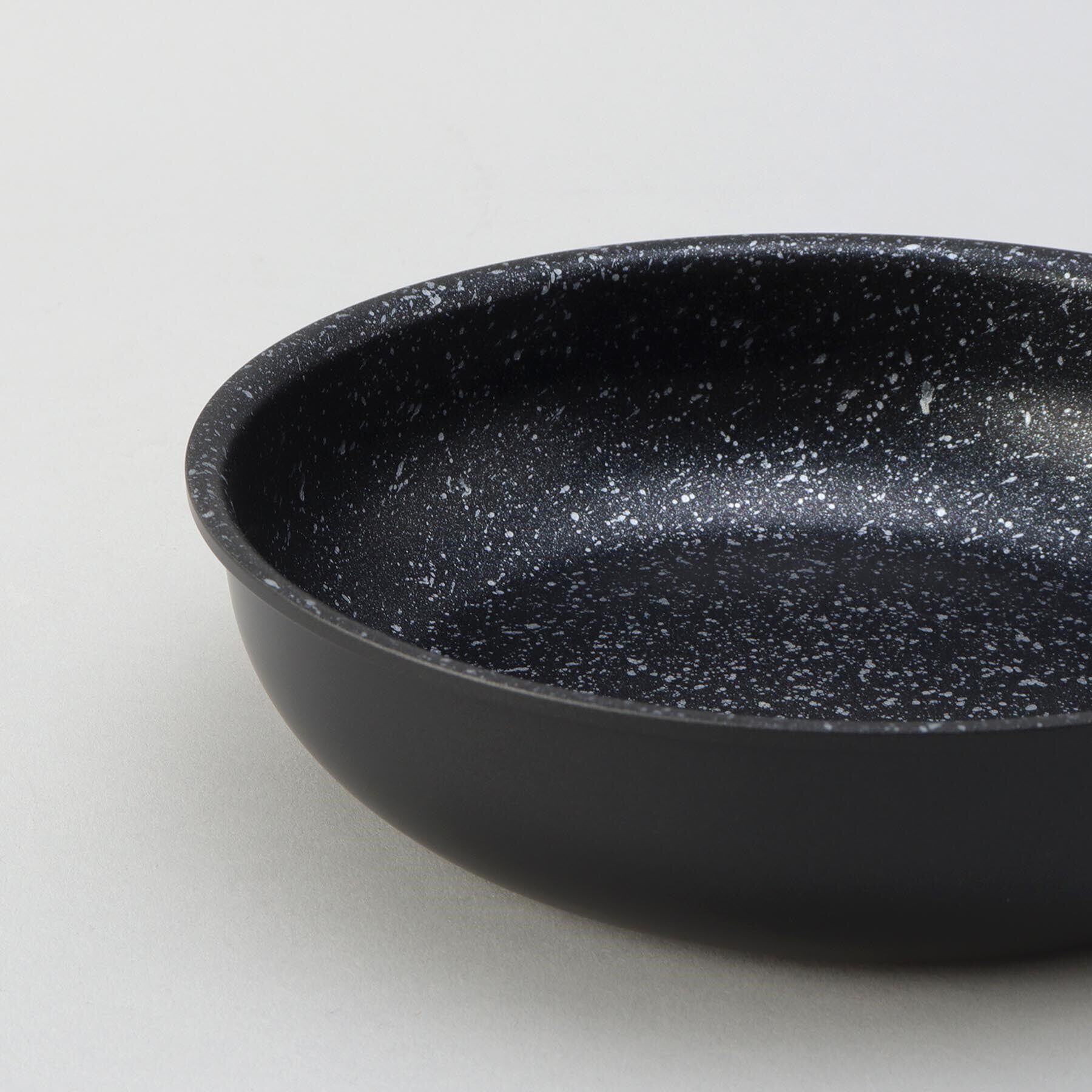 212 KITCHEN STORE「ジェットブラック フライパン 20cm ＜KEVNHAUN ケヴンハウン＞」|食器・キッチングッズ|