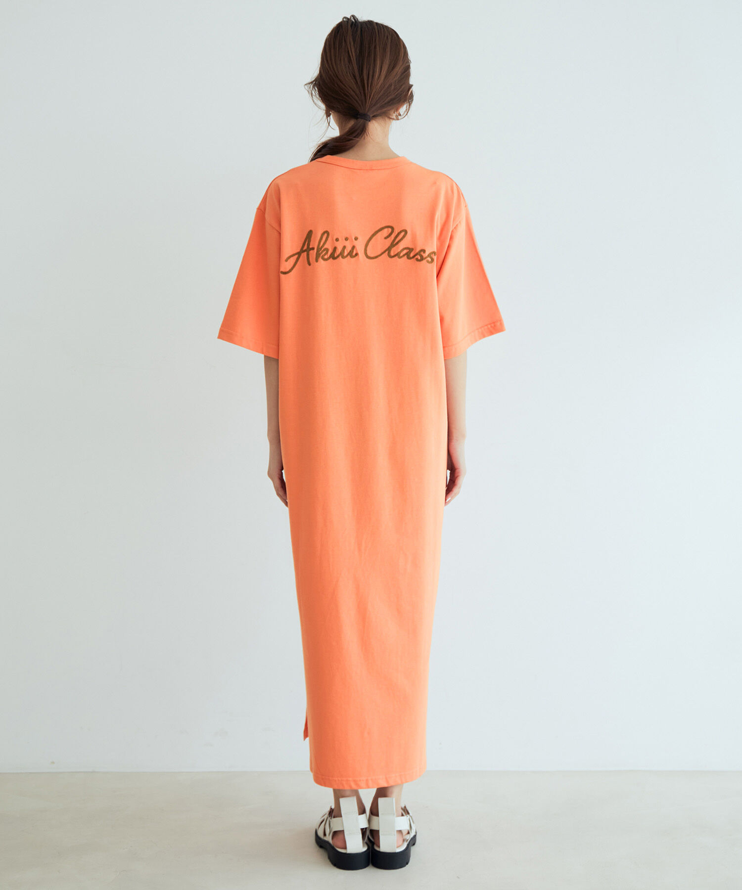 VIS「【AKIIICLASSIC別注】ロゴ刺繍ワンピース」|ワンピース|