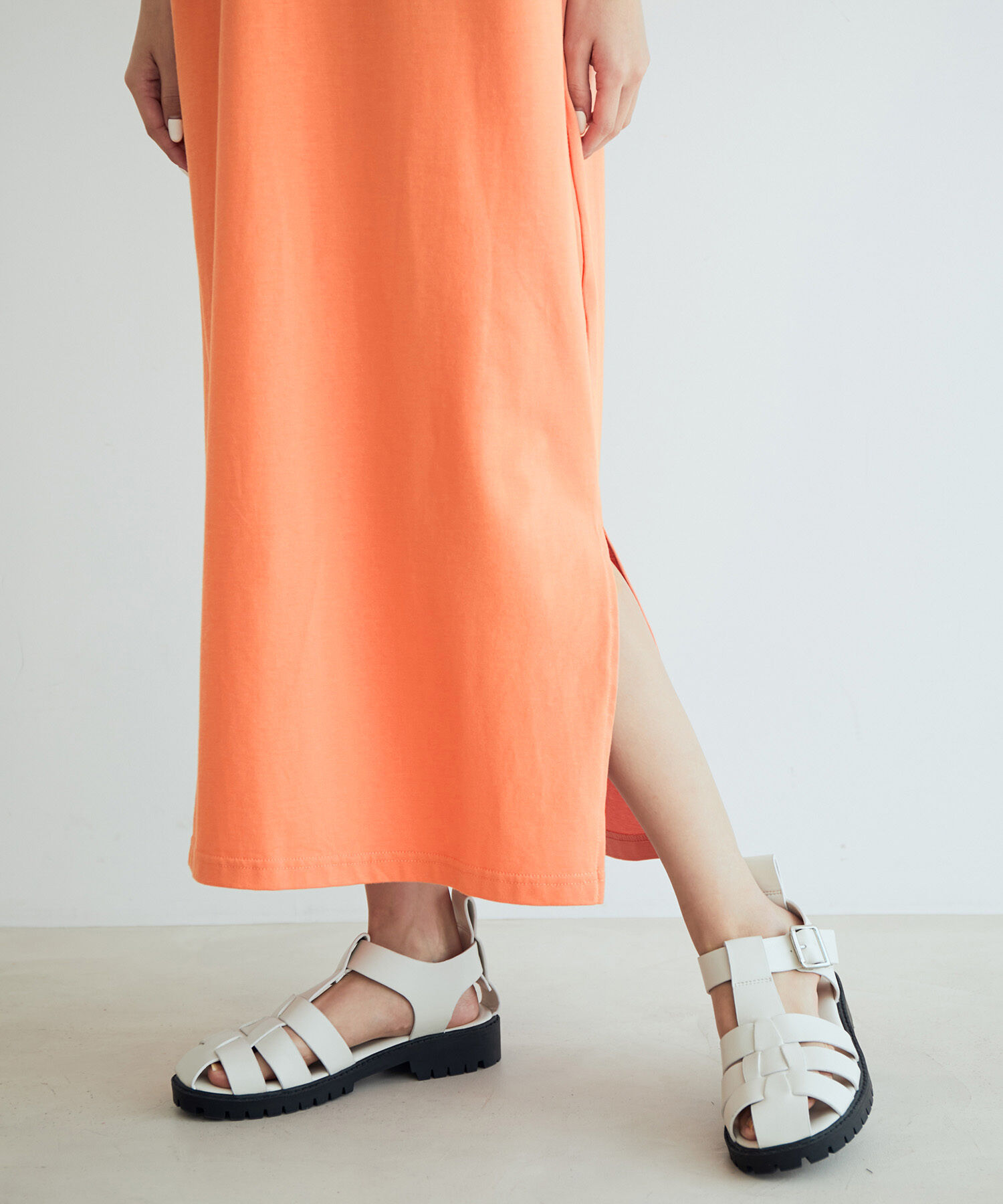 VIS「【AKIIICLASSIC別注】ロゴ刺繍ワンピース」|ワンピース|