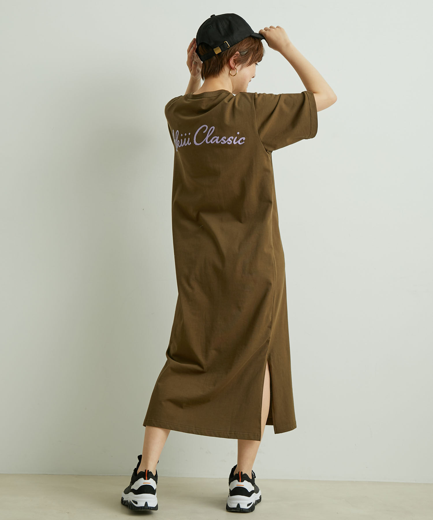 VIS「【AKIIICLASSIC別注】ロゴ刺繍ワンピース」|ワンピース|