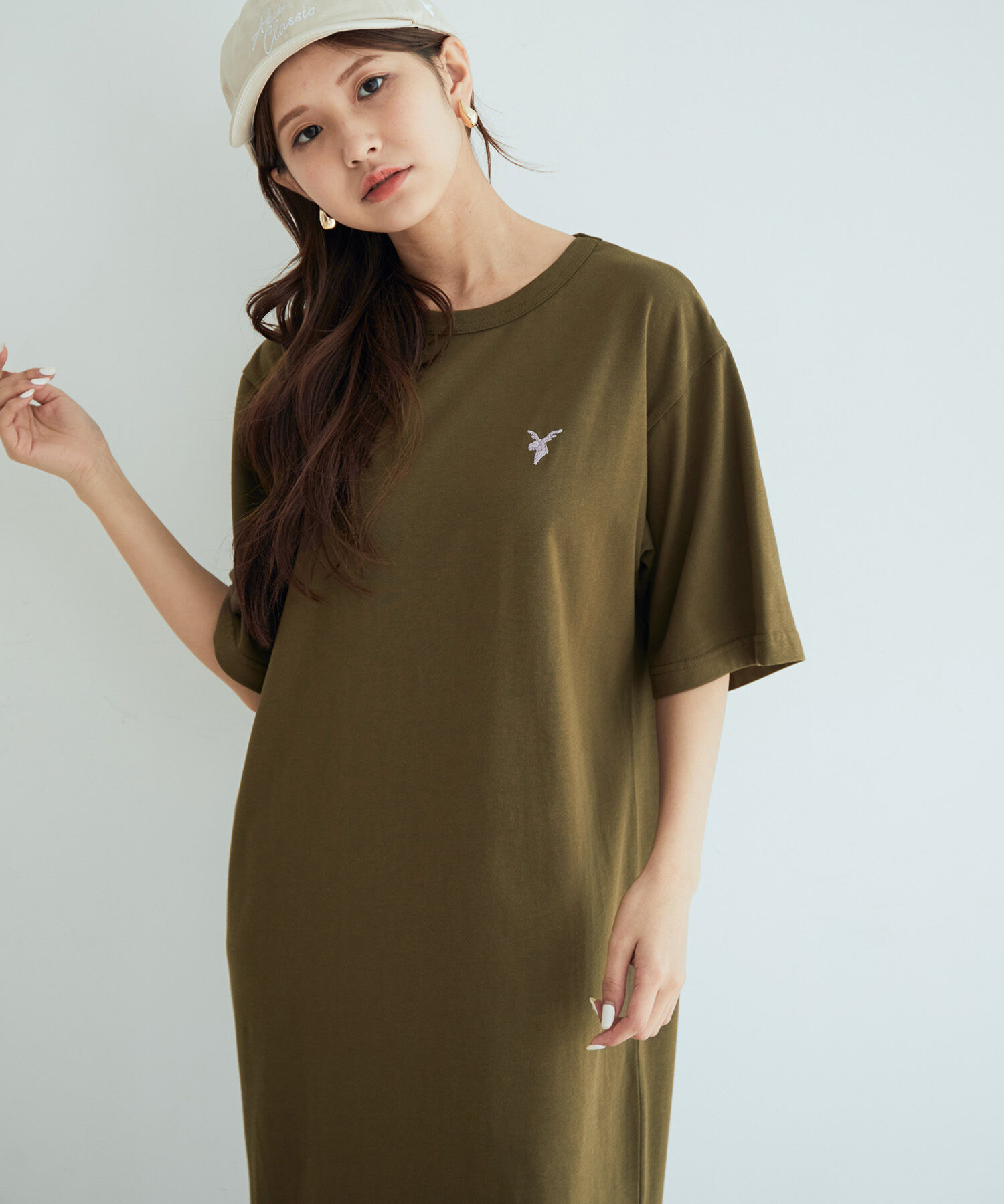 VIS「【AKIIICLASSIC別注】ロゴ刺繍ワンピース」|ワンピース|