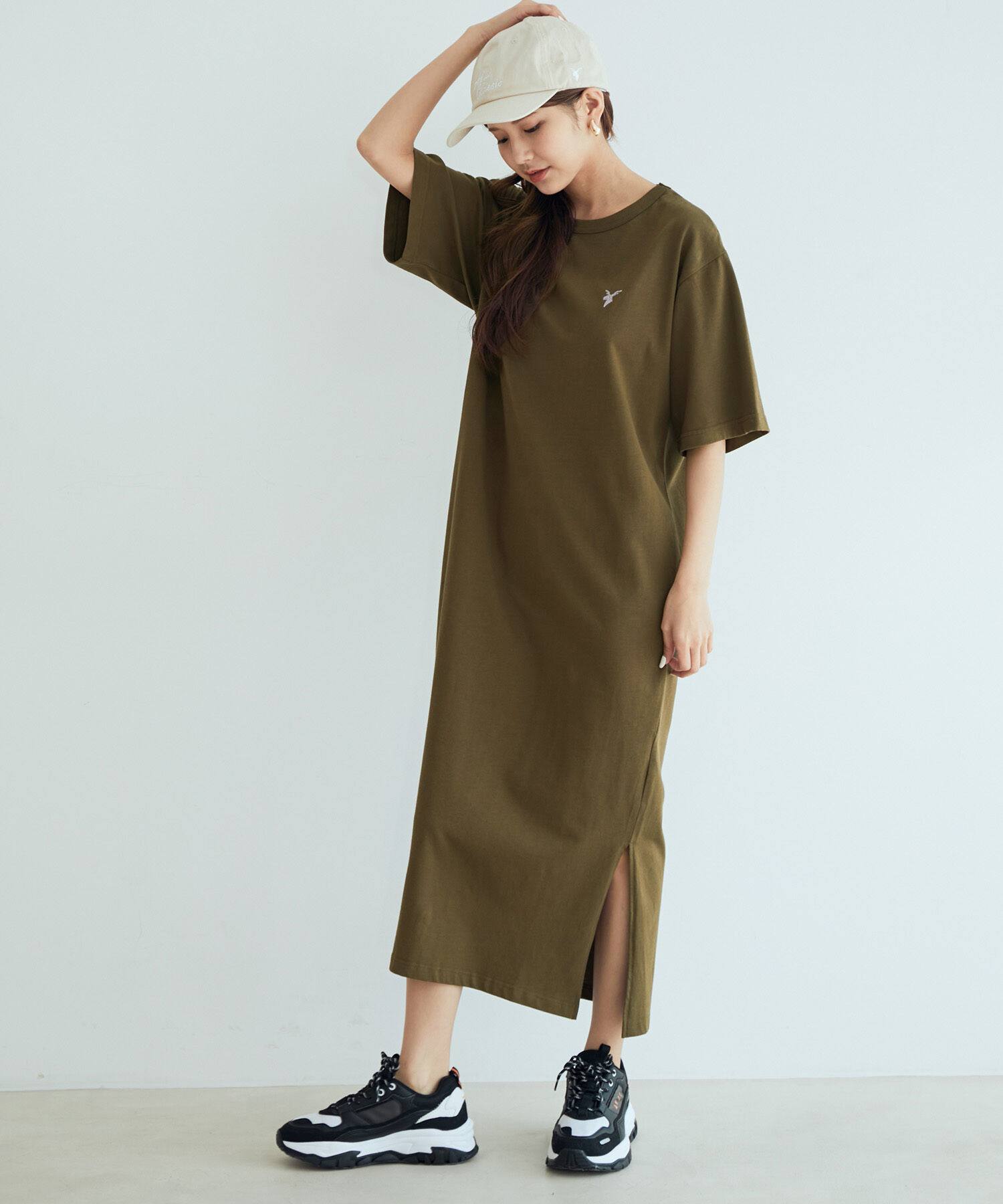 VIS「【AKIIICLASSIC別注】ロゴ刺繍ワンピース」|ワンピース|