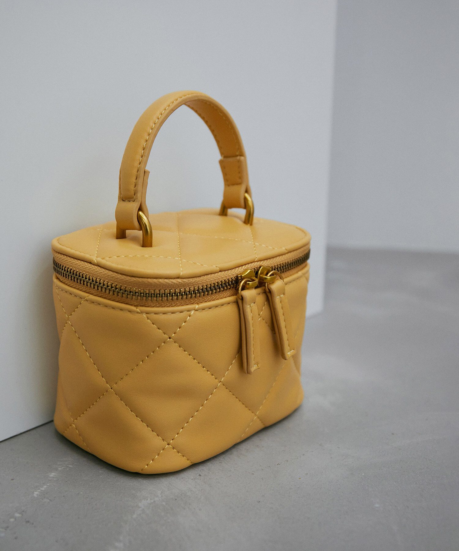 ADAM ET ROPE'「キルティングMINIバニティーバッグ」|ショルダー・メッセンジャー|イエロー(80)