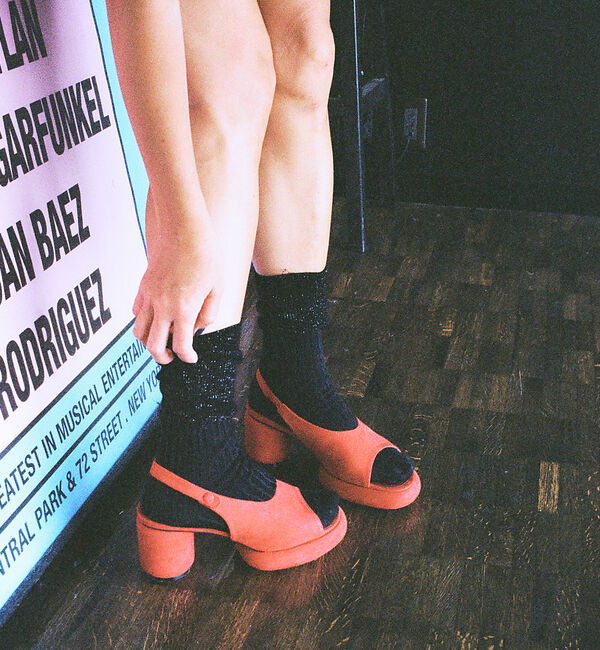 AU BANNISTER「【LAROUTE &times; COZ】プラットフォームサンダル」|サンダル|レッド