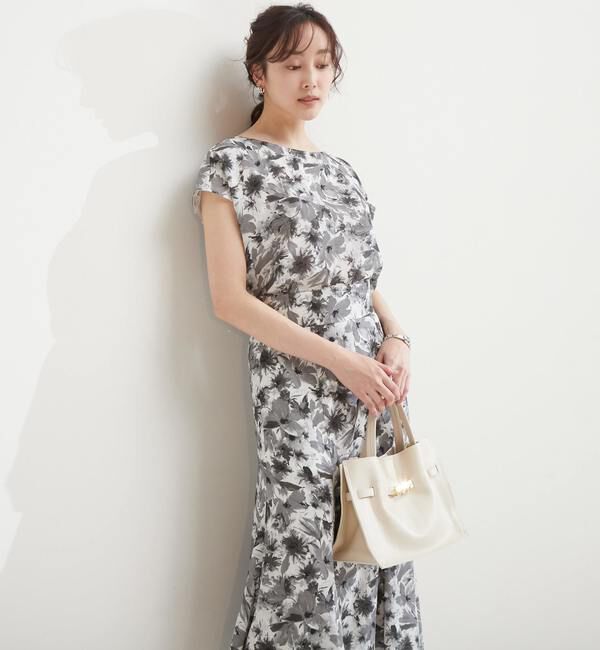 TIARA「カルゼフラワープリントバックボタンTブラウス」|シャツ・ブラウス|