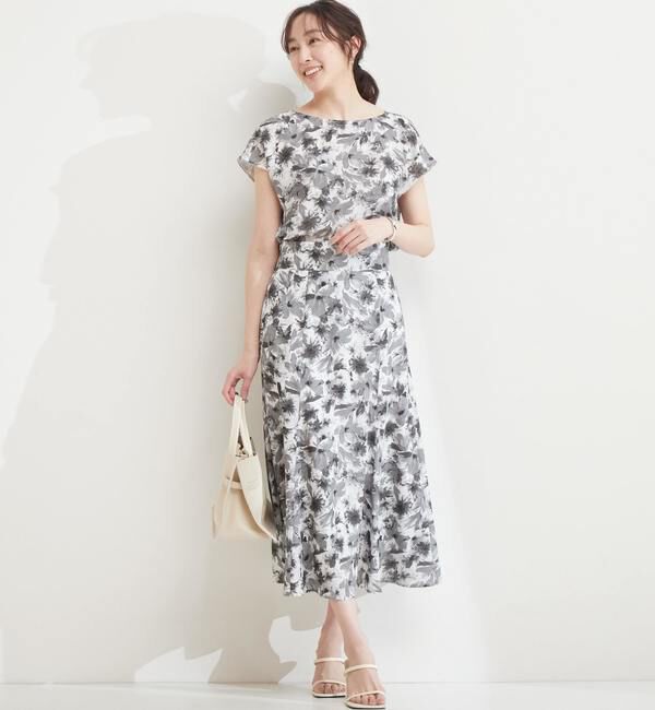 TIARA「カルゼフラワープリントバックボタンTブラウス」|シャツ・ブラウス|