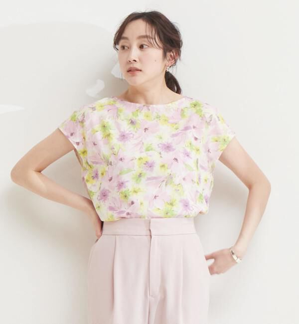 TIARA「カルゼフラワープリントバックボタンTブラウス」|シャツ・ブラウス|