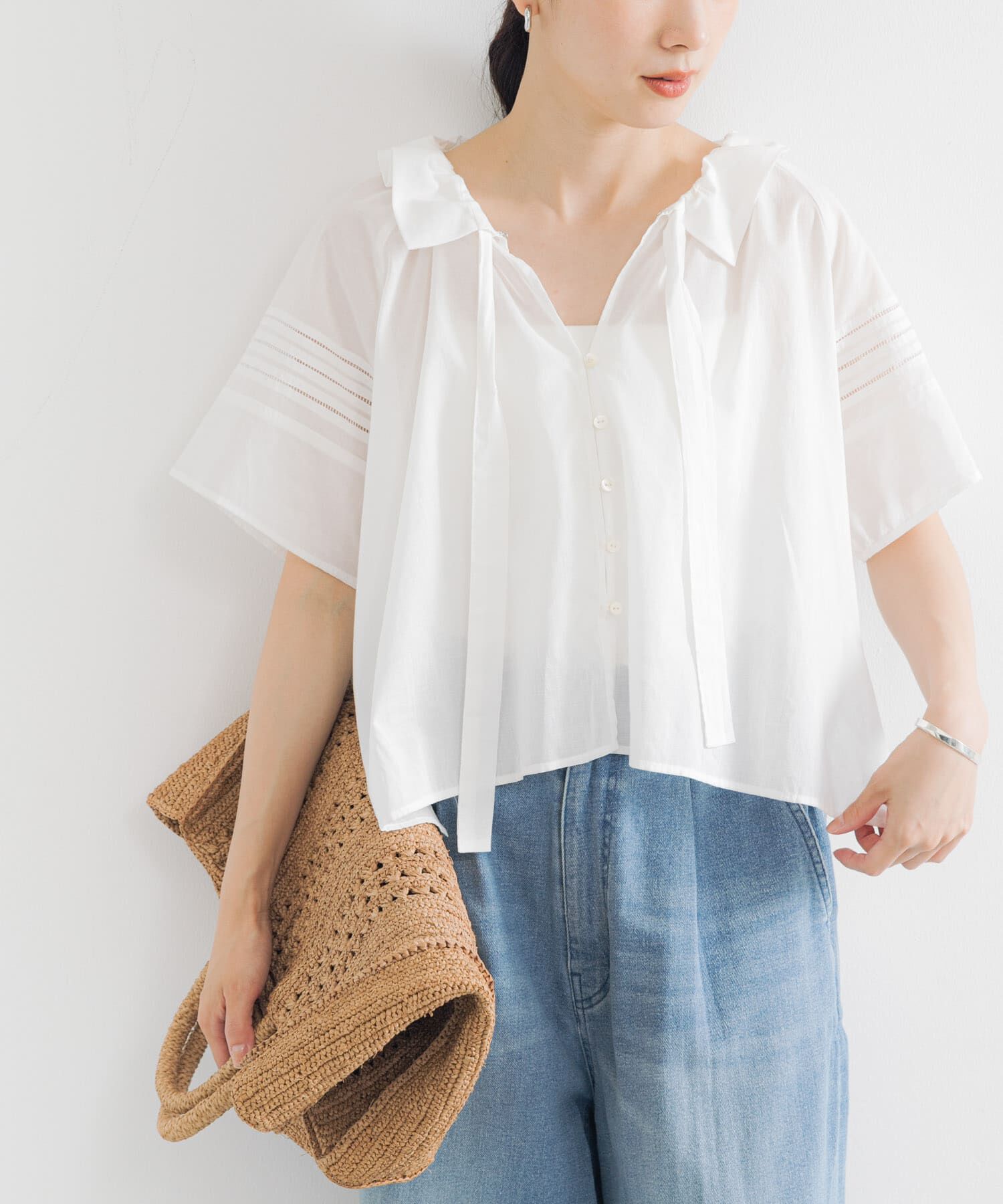 URBAN RESEARCH「ハーフスリーブフリルカラーブラウス」|シャツ・ブラウス|オフホワイト