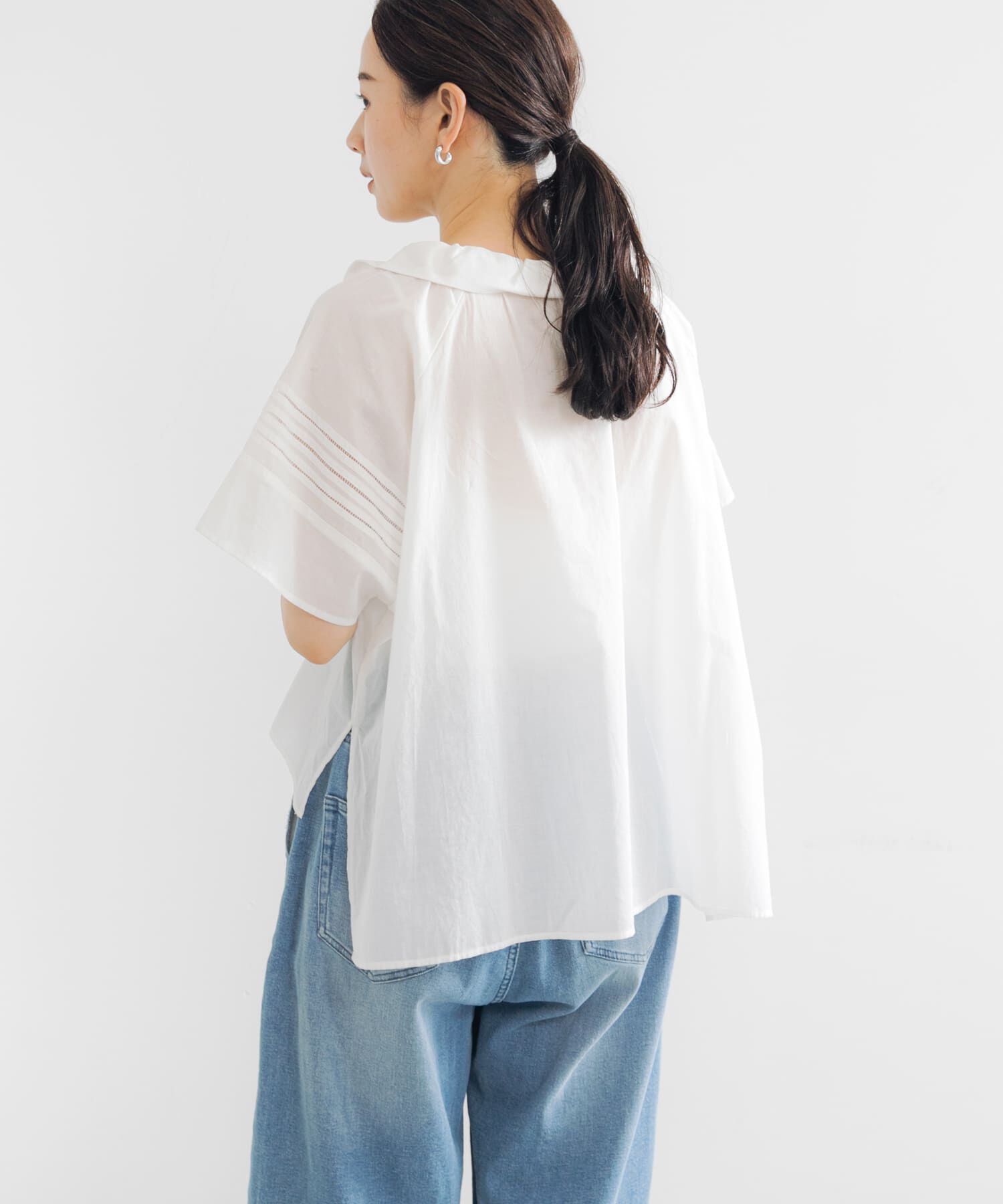 URBAN RESEARCH「ハーフスリーブフリルカラーブラウス」|シャツ・ブラウス|