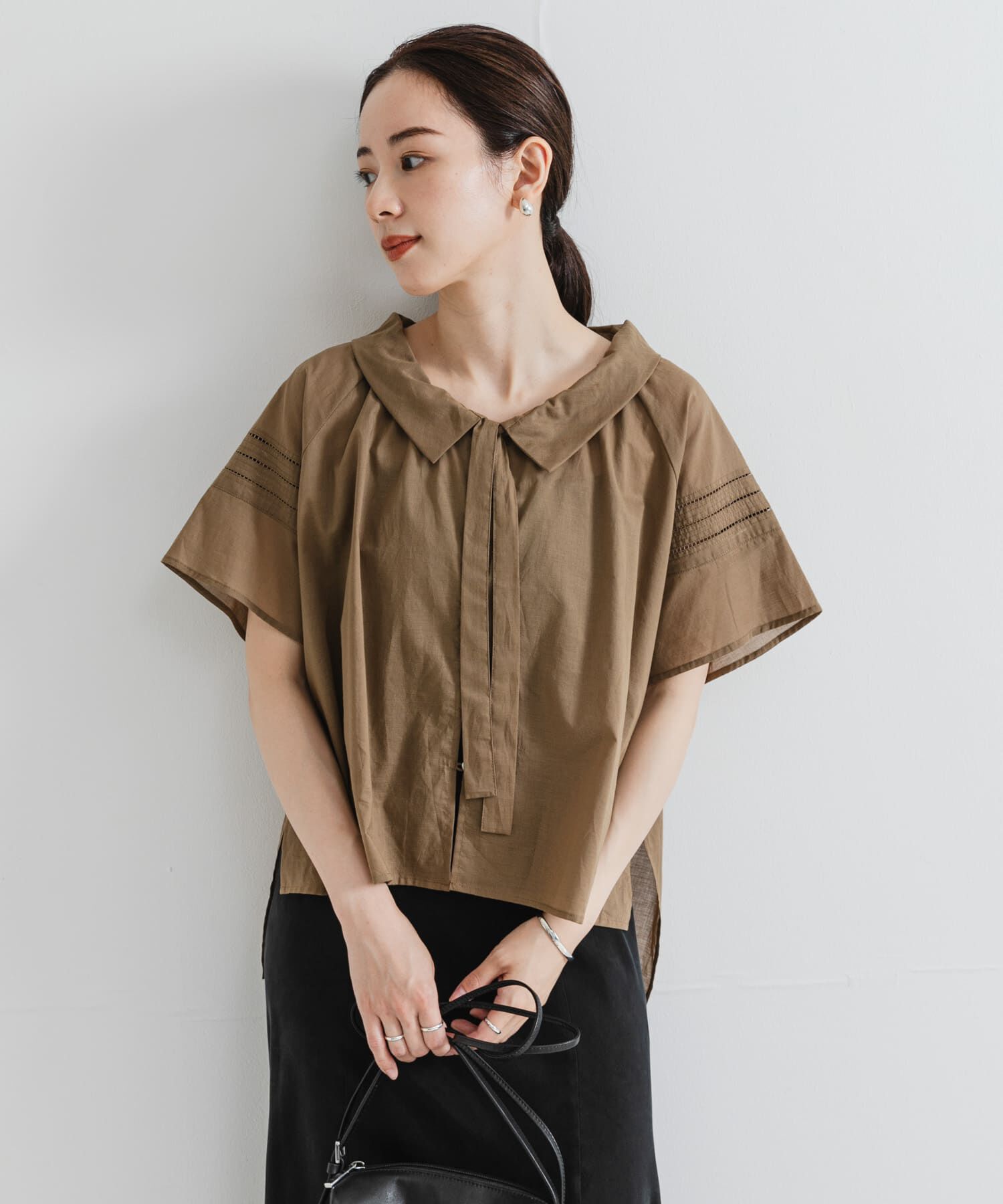 URBAN RESEARCH「ハーフスリーブフリルカラーブラウス」|シャツ・ブラウス|
