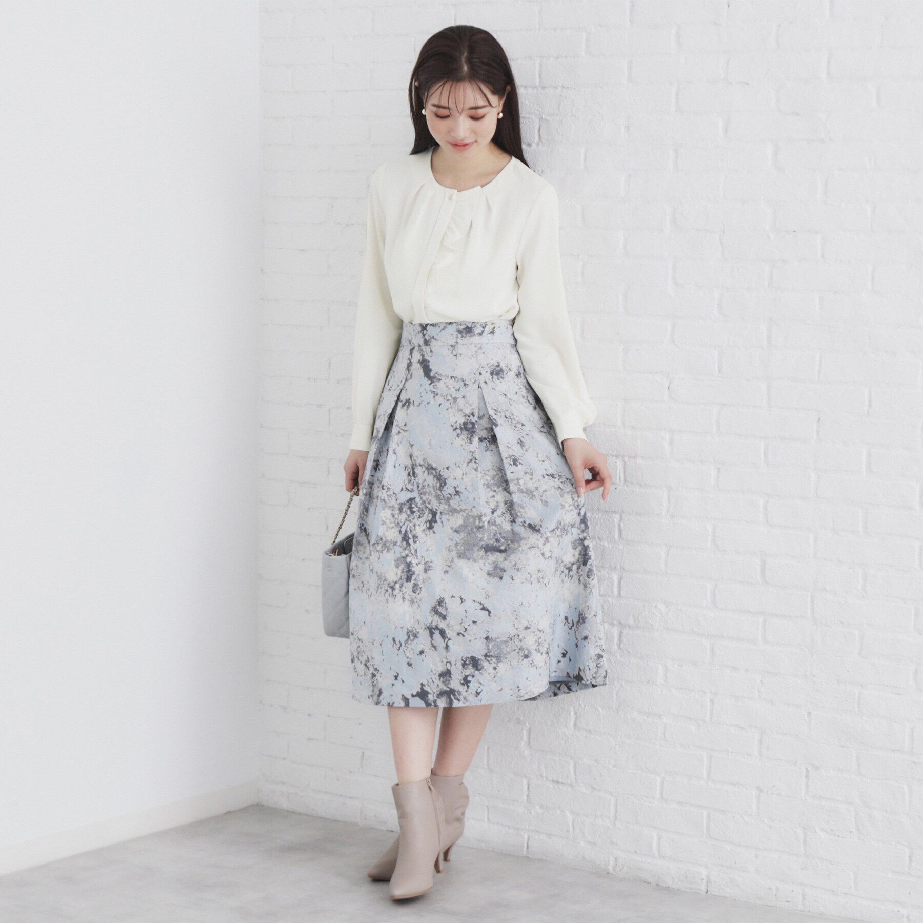 index「アシメフリルクルーネックブラウス【洗濯機洗い可/イージーアイロン/ストレッチ】」|シャツ・ブラウス|