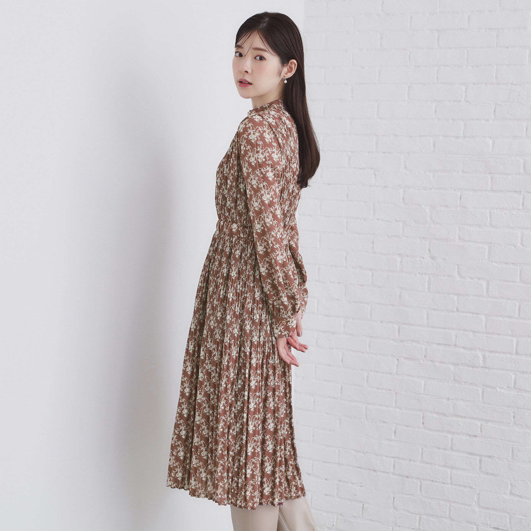 index「マジョリカプリーツ小花柄ワンピース【洗濯機洗い可】」|ワンピース|