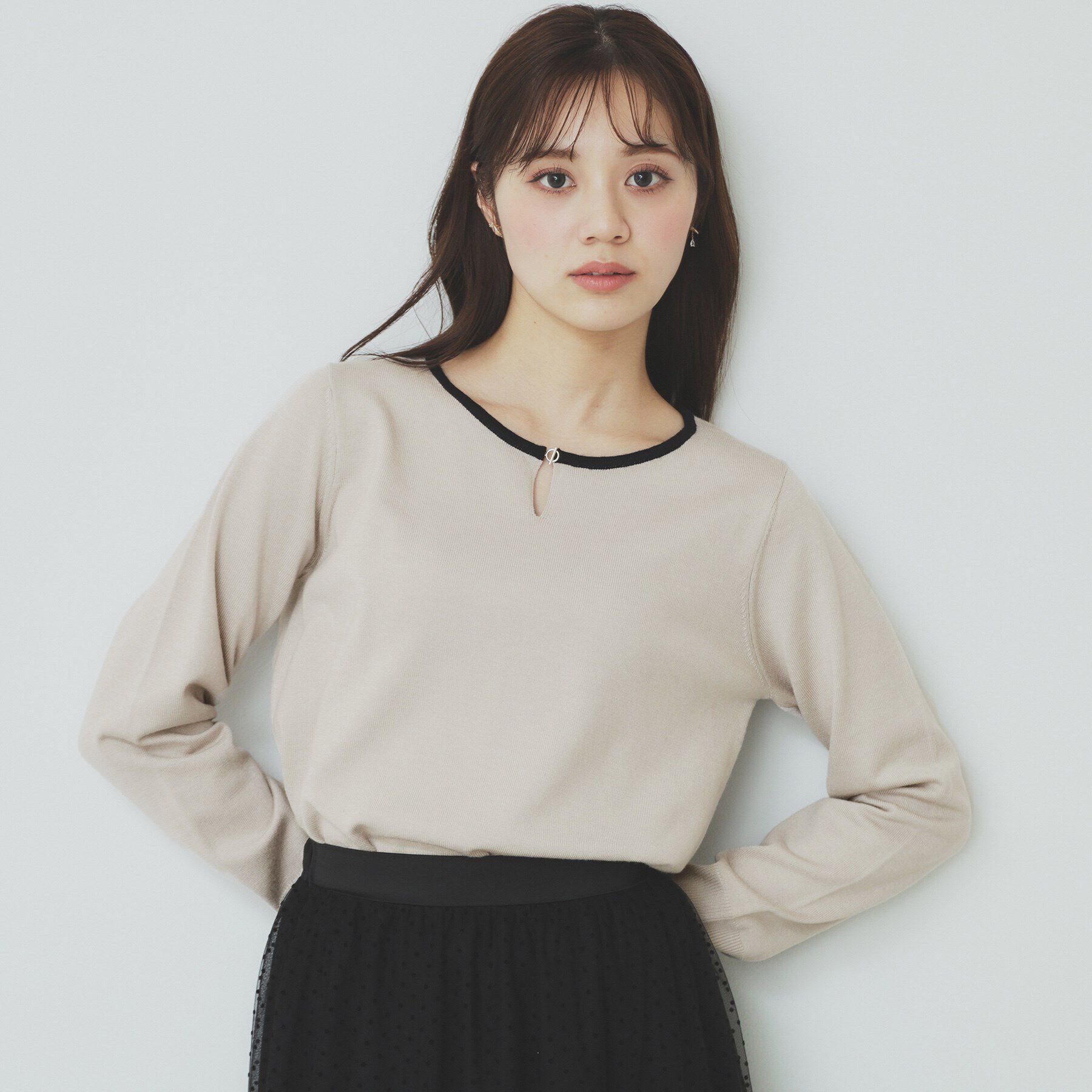 index「バイカラーキーネックニット【洗濯機洗い可】」|ニット・セーター|グレージュ(550)