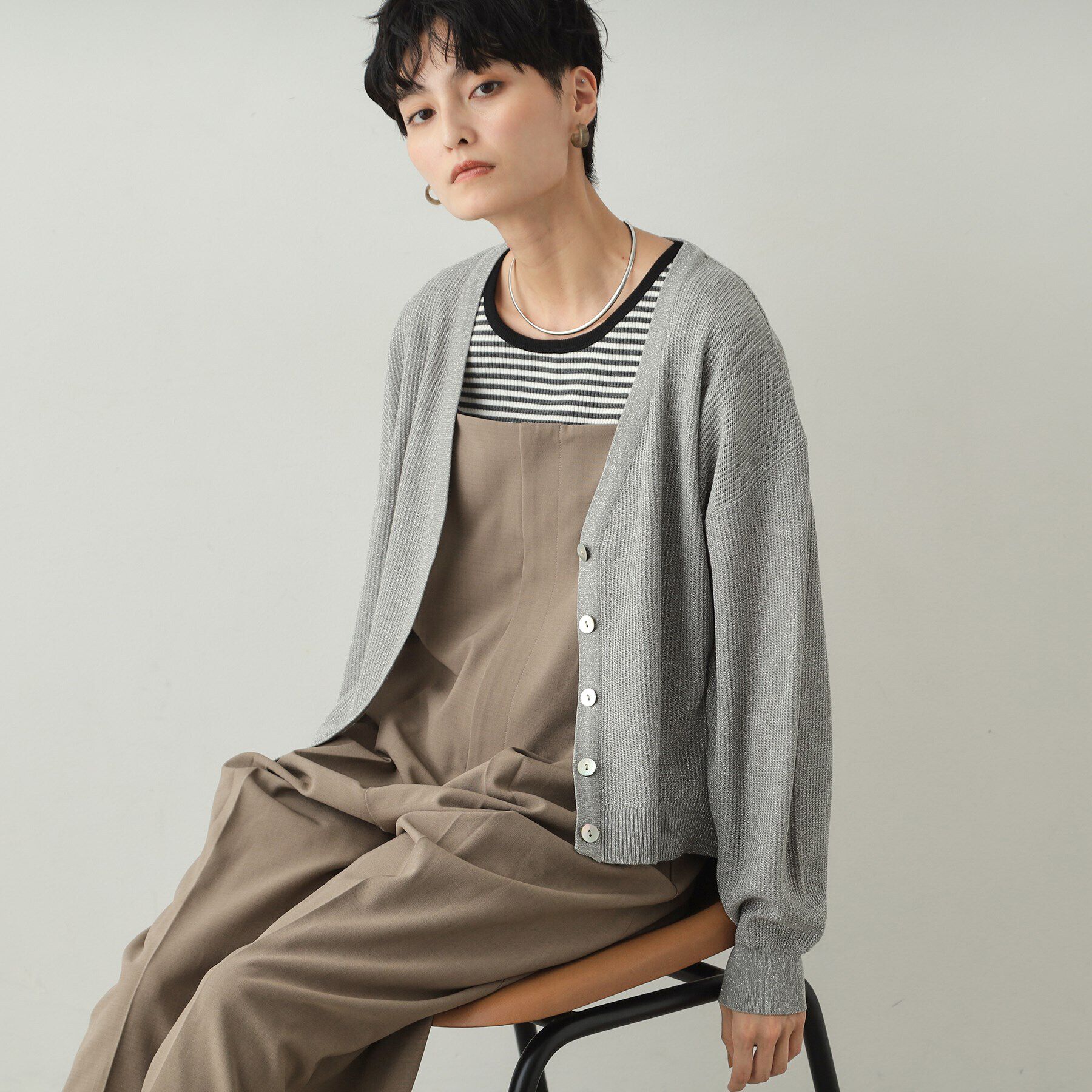 OPAQUE.CLIP「ラメメッシュVネックニットカーディガン【洗濯機洗い可/抗ピル】」|カーディガン|グレー(012)