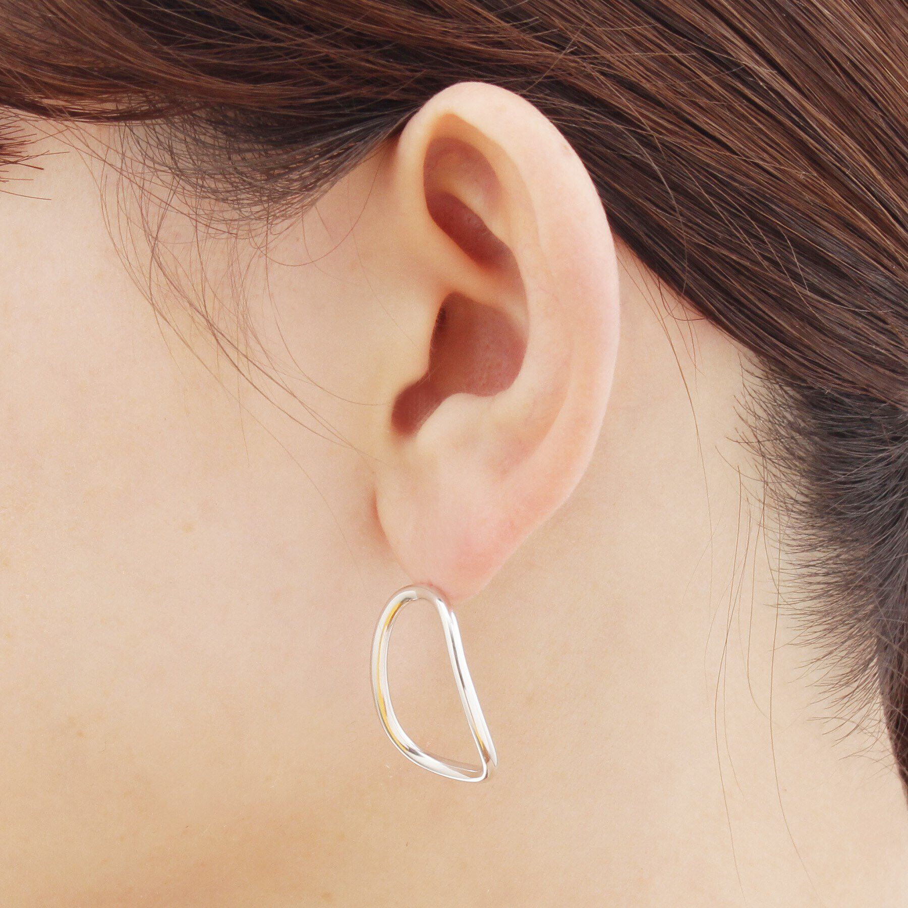 COCOSHNIK「シルバー トラペーズ スタッズピアス」|ピアス|