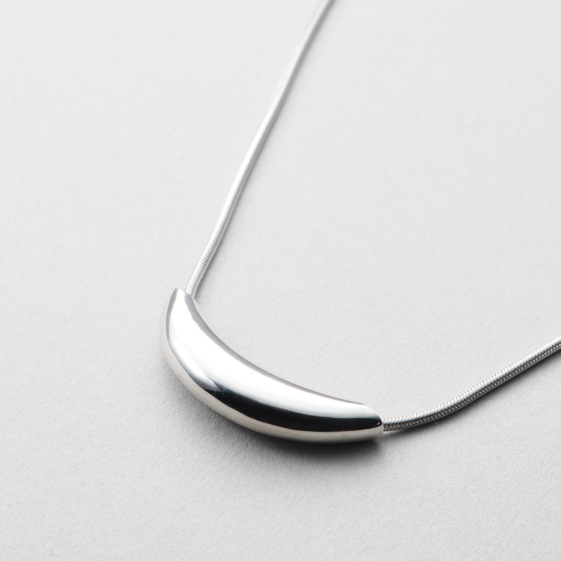 COCOSHNIK ONKITSCH「シルバー ホロウアーチネックレス」|ネックレス|