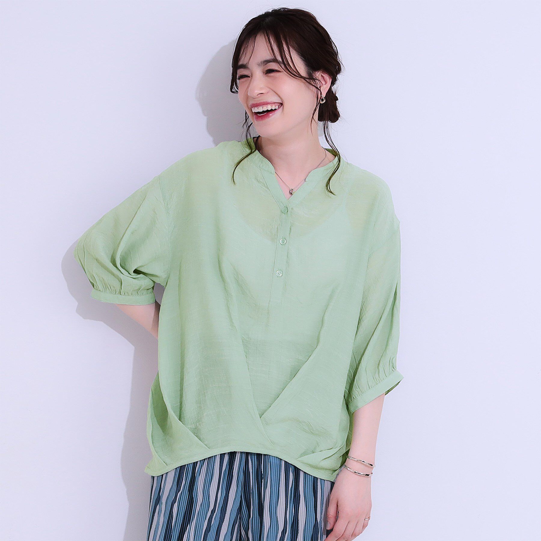 SHOO･LA･RUE「【S-LL】インせず腰回りすっきり フロントタックブラウス」|シャツ・ブラウス|