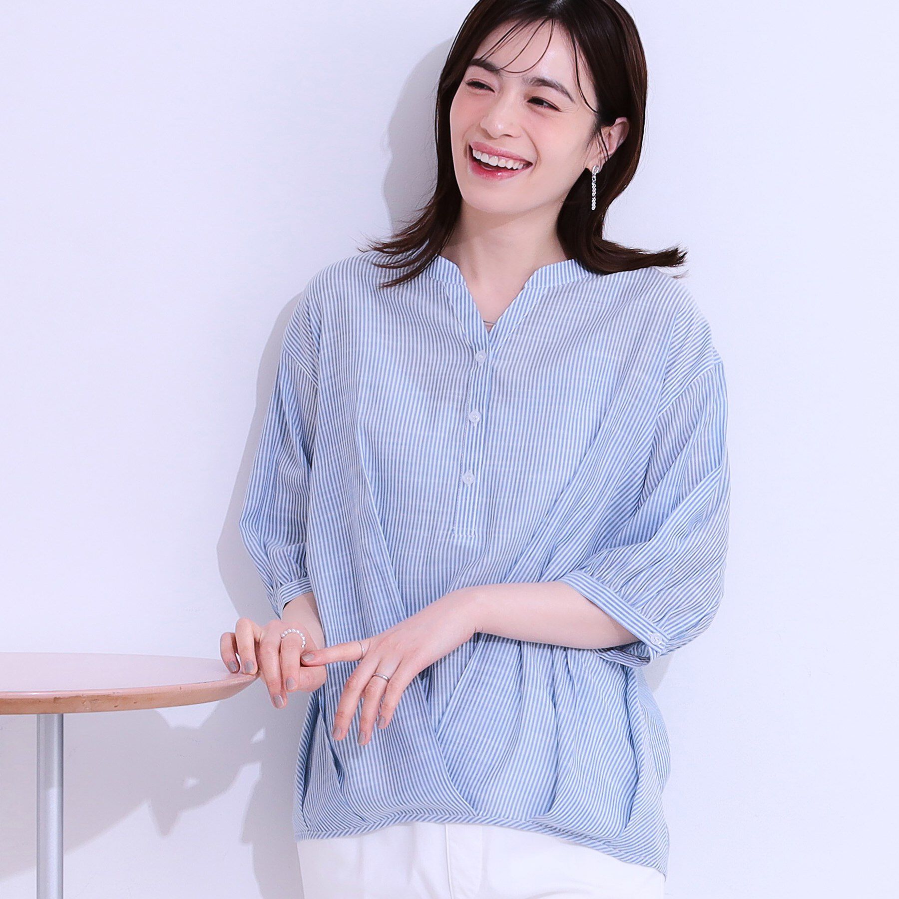 SHOO･LA･RUE「【S-LL】インせず腰回りすっきり フロントタックブラウス」|シャツ・ブラウス|ブルー(391)