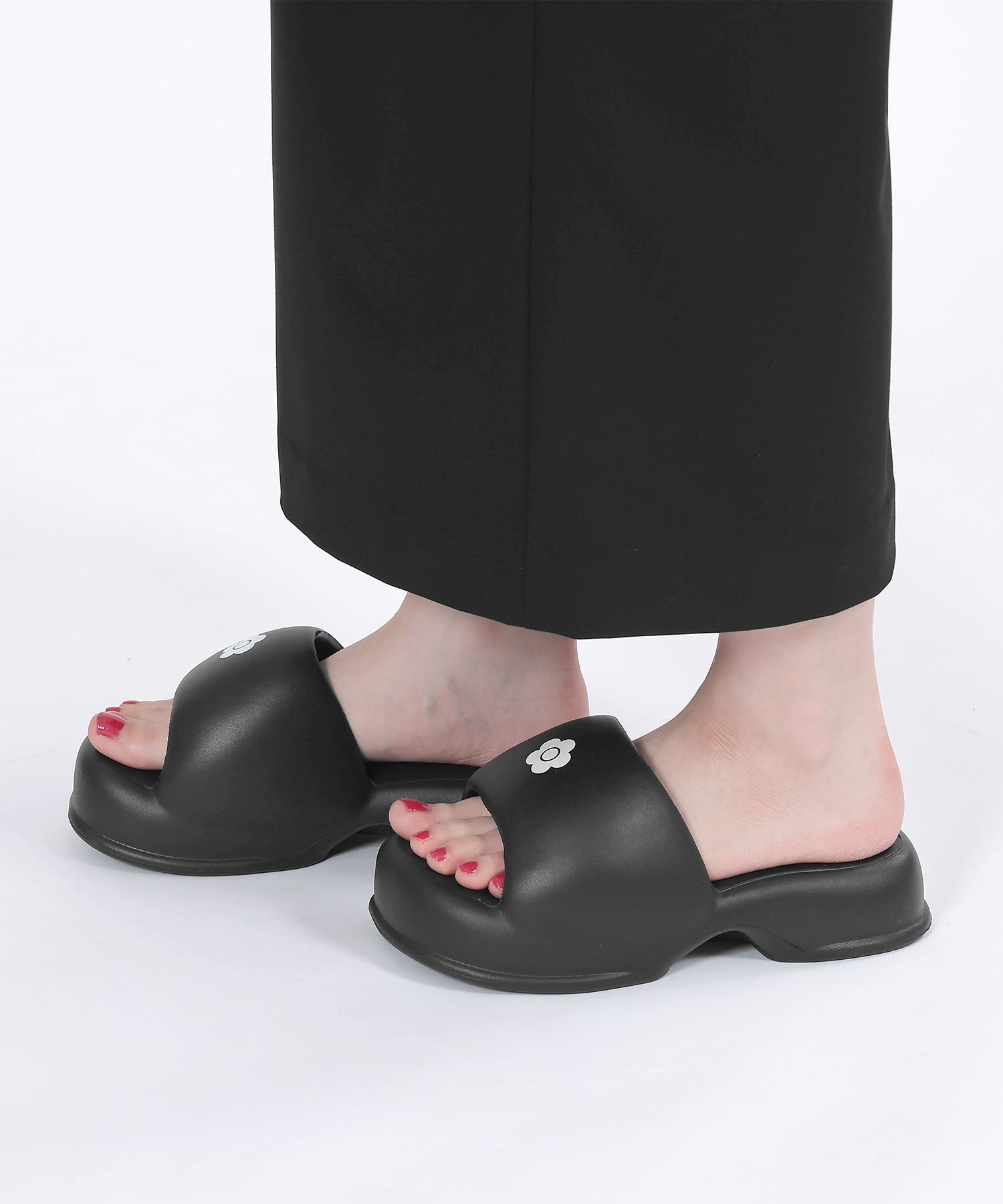 MARY QUANT「デイジープリントEVA サンダル」|サンダル|ブラック