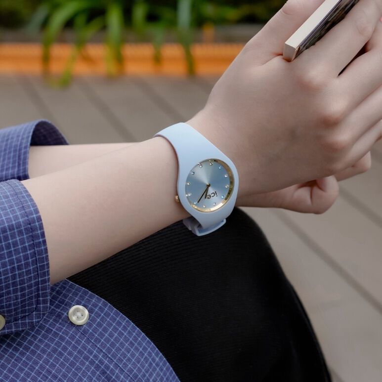 ICE-WATCH「〈ICE-WATCH(ｱｲｽｳｫｯﾁ)〉ICE cosmos ｸﾘｱｽｶｲ ｽﾓｰﾙﾌﾟﾗｽ」|腕時計|