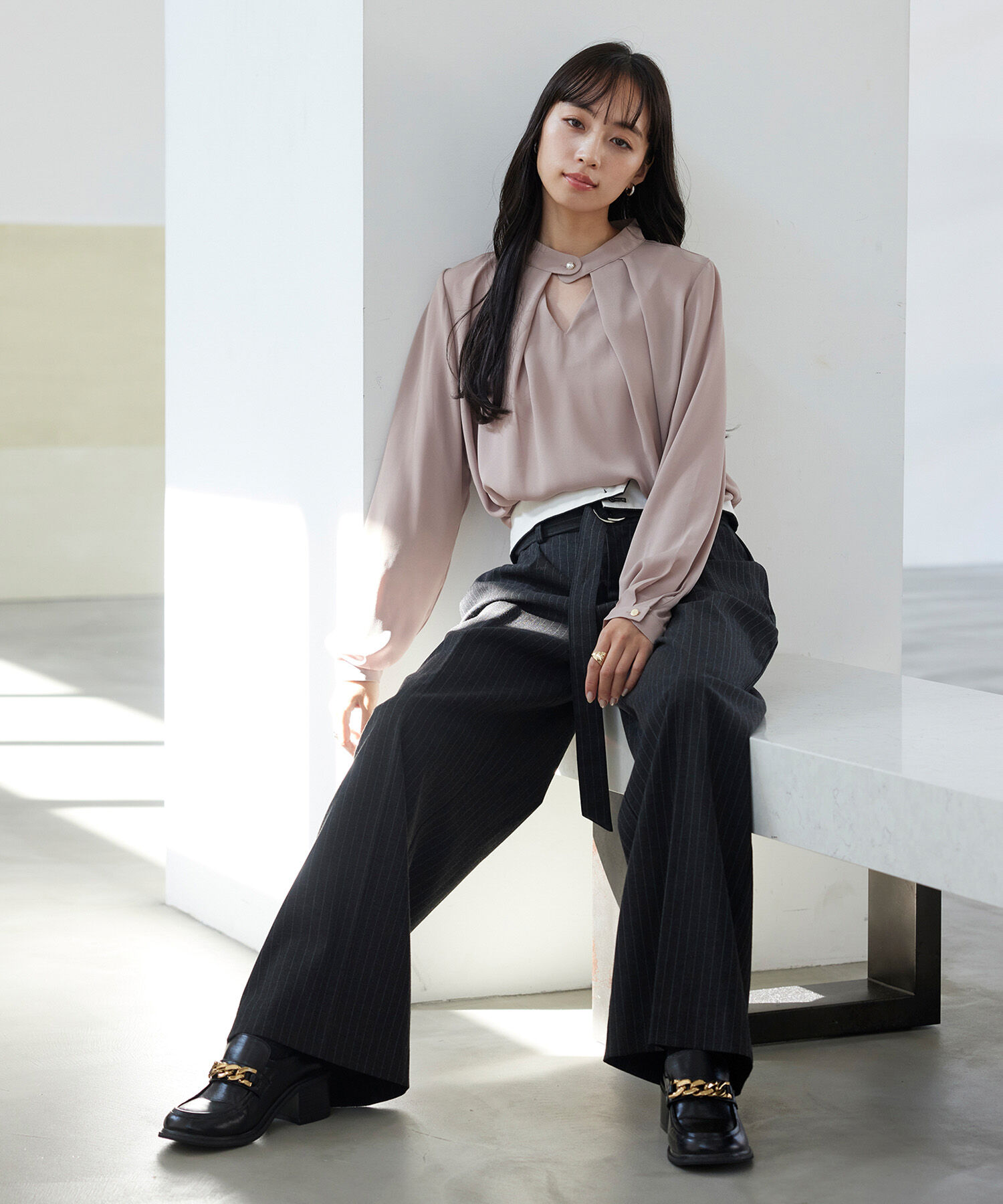 VIS「【WEB限定】チャイナＶカットブラウス」|シャツ・ブラウス|