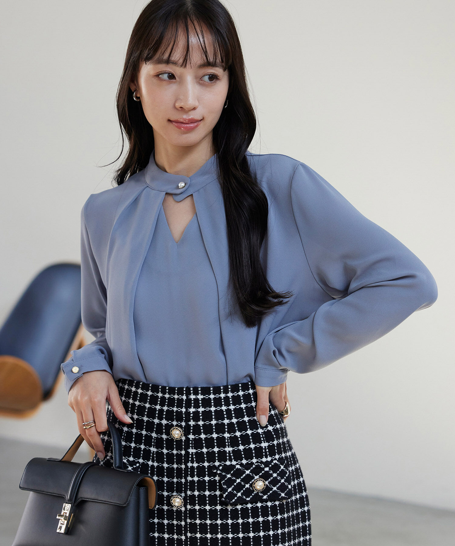 VIS「【WEB限定】チャイナＶカットブラウス」|シャツ・ブラウス|