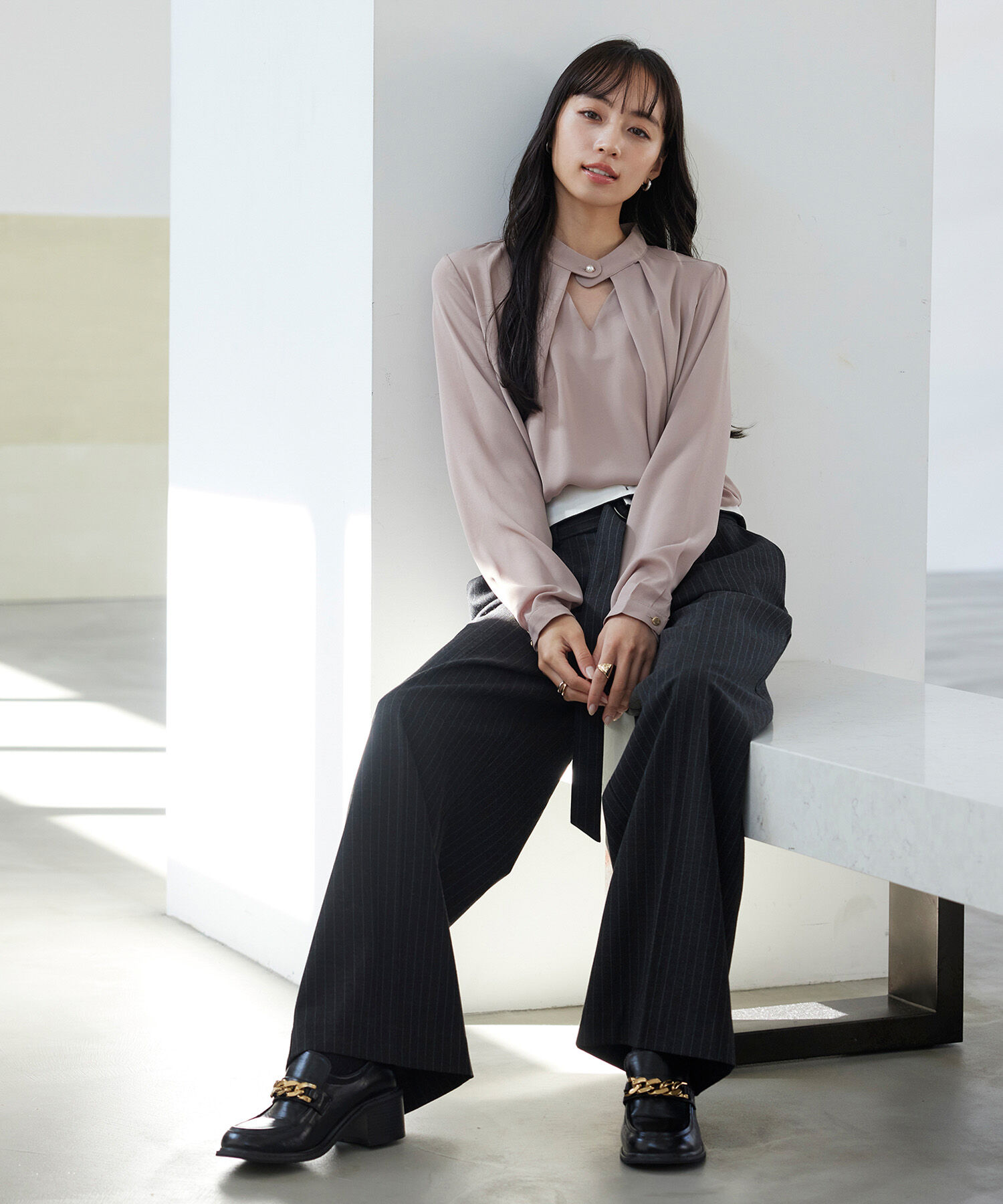 VIS「【WEB限定】チャイナＶカットブラウス」|シャツ・ブラウス|