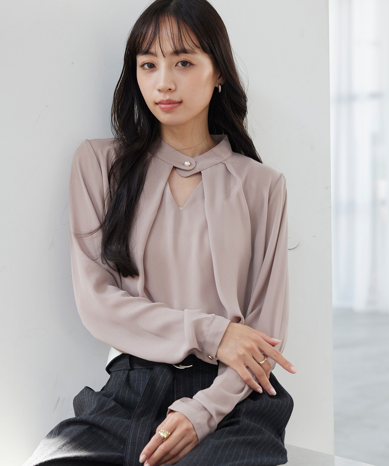 VIS「【WEB限定】チャイナＶカットブラウス」|シャツ・ブラウス|