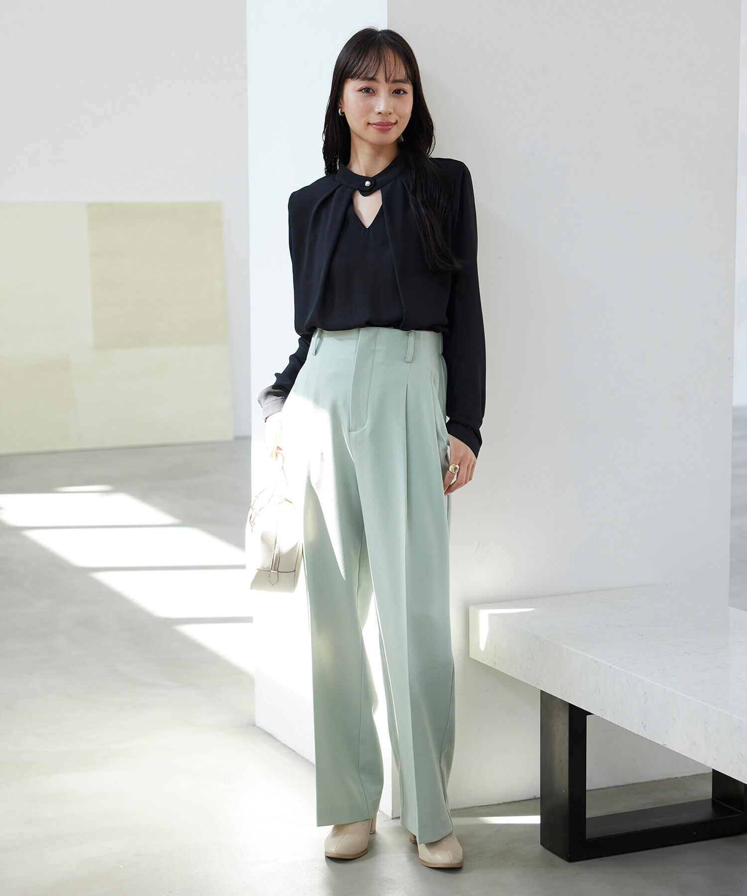 VIS「【WEB限定】チャイナＶカットブラウス」|シャツ・ブラウス|