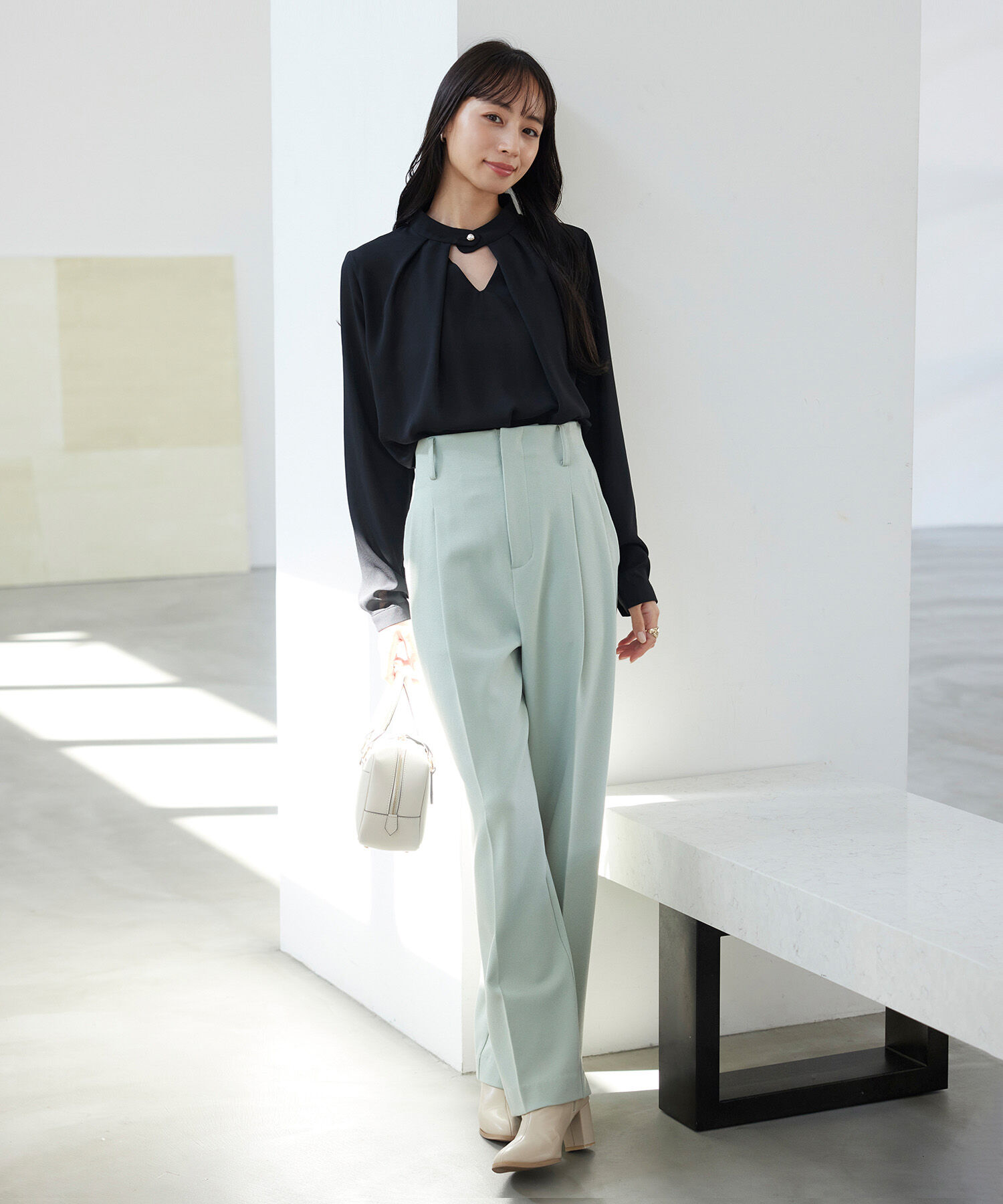 VIS「【WEB限定】チャイナＶカットブラウス」|シャツ・ブラウス|