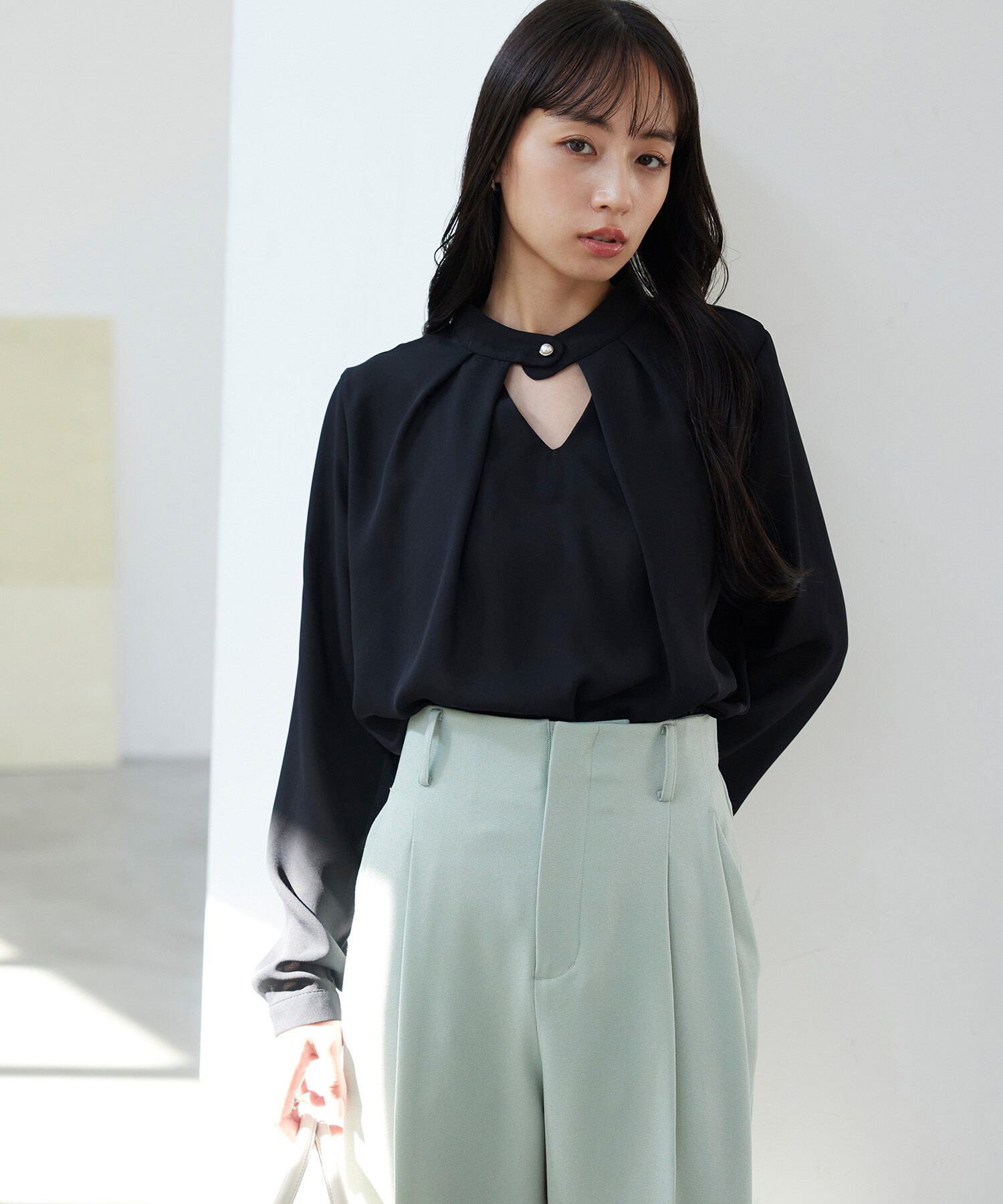 VIS「【WEB限定】チャイナＶカットブラウス」|シャツ・ブラウス|