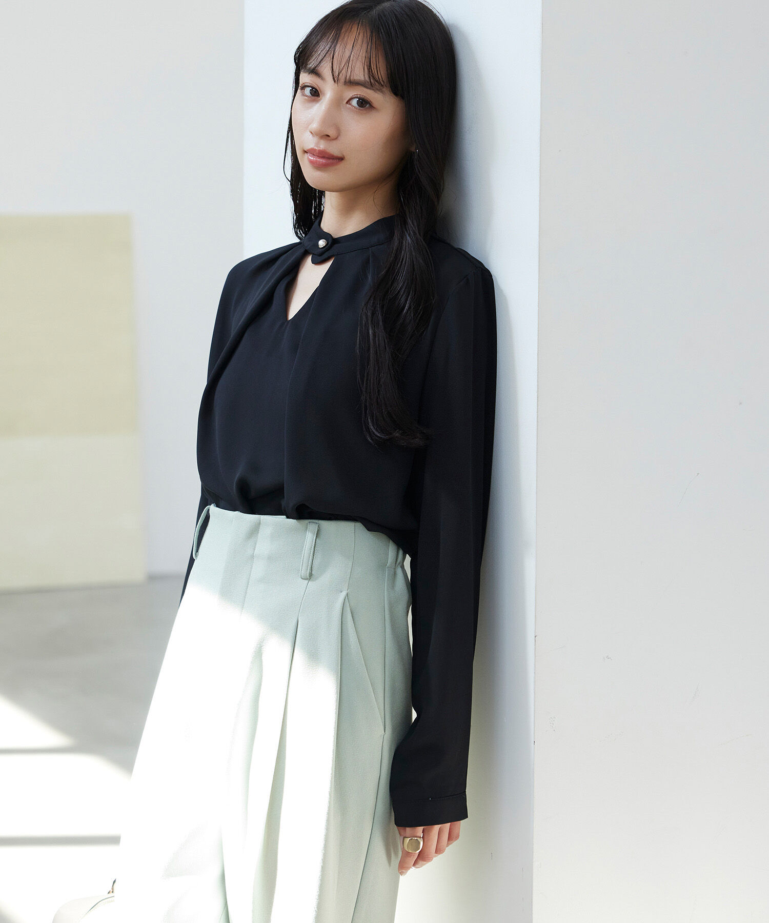 VIS「【WEB限定】チャイナＶカットブラウス」|シャツ・ブラウス|