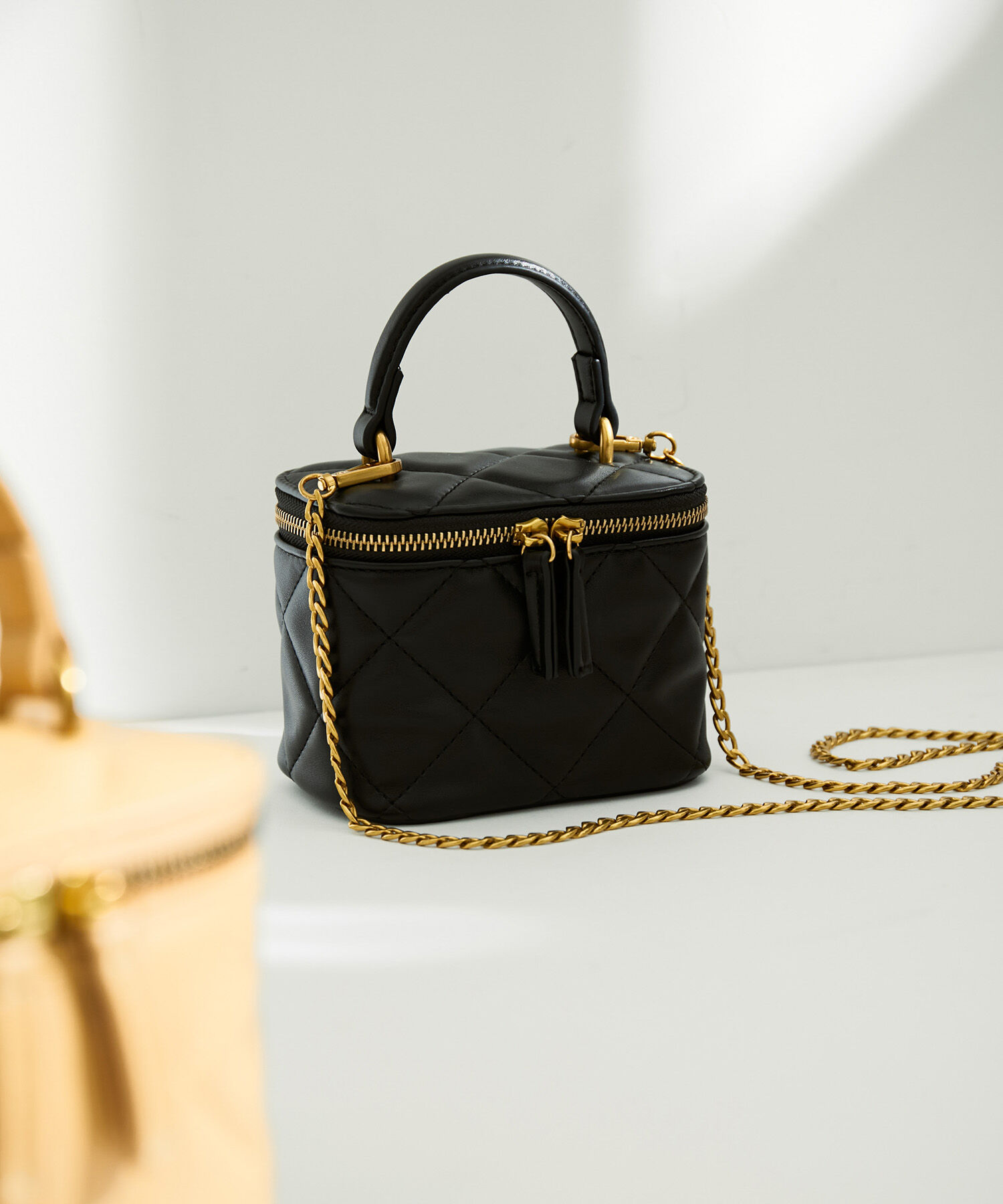 ADAM ET ROPE'「キルティングMINIバニティーバッグ」|ショルダー・メッセンジャー|