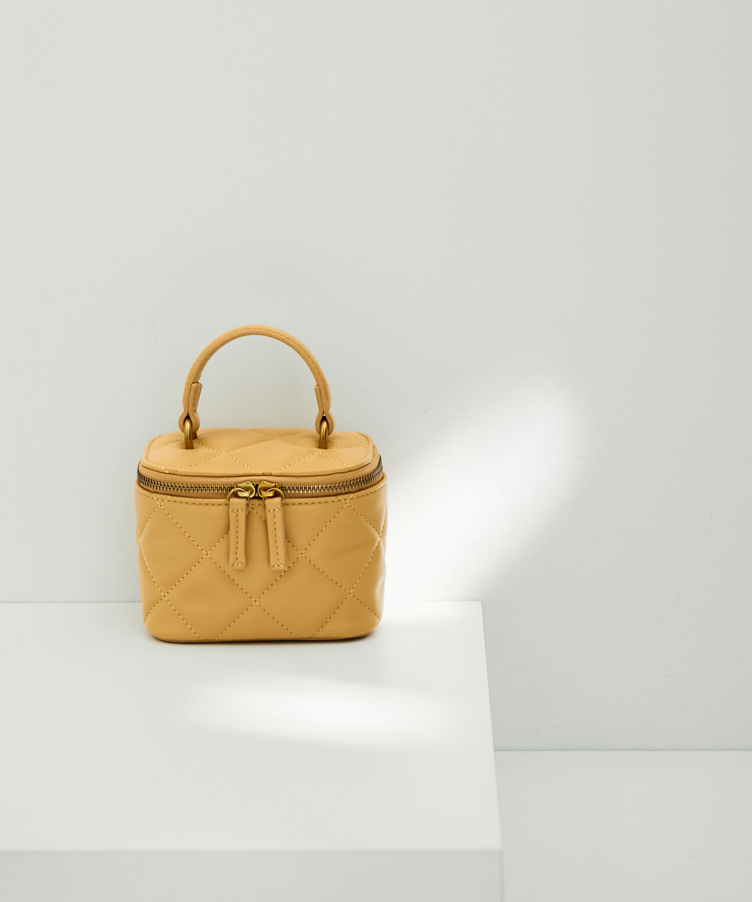 ADAM ET ROPE'「キルティングMINIバニティーバッグ」|ショルダー・メッセンジャー|