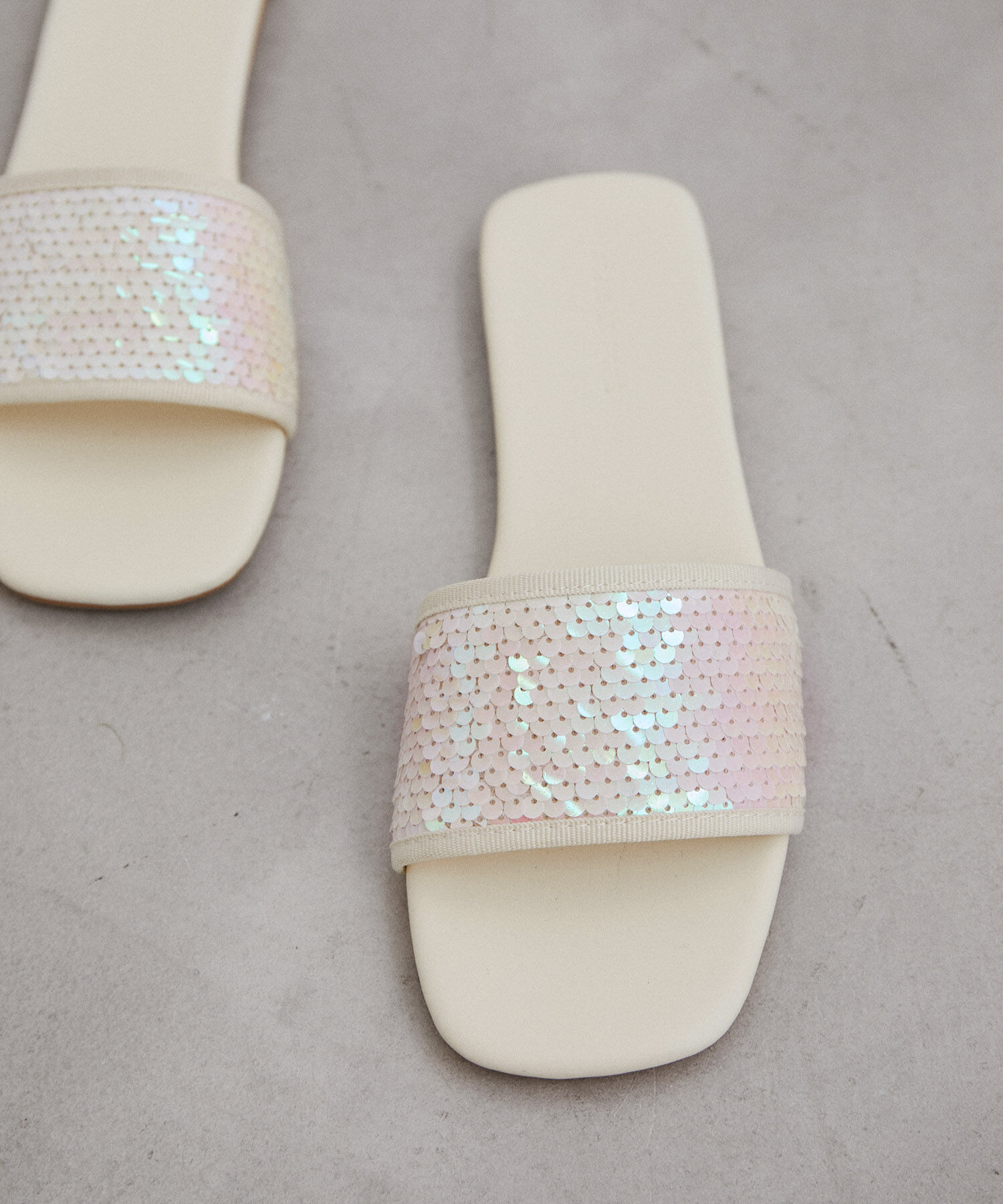 ADAM ET ROPE'「スパンコールフラット」|サンダル|オフホワイト(15)