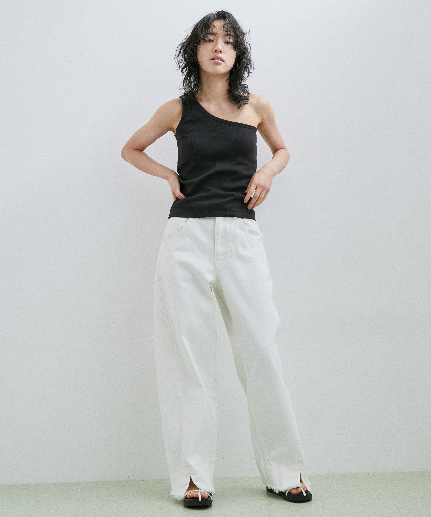 ADAM ET ROPE'「【Miller for ADAM ET ROPE'】Cup付ワンショルダー」|タンクトップ|