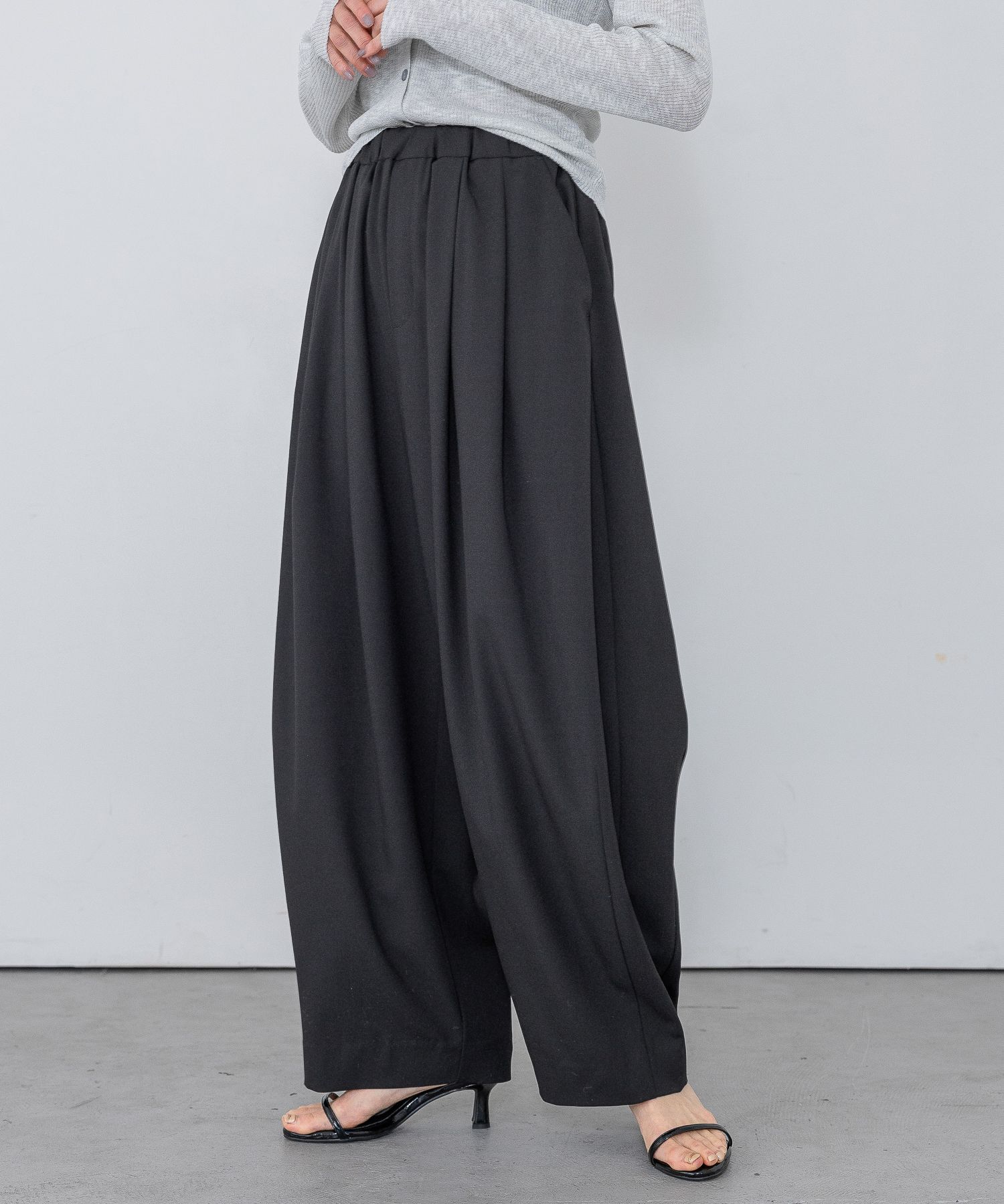 A part by 「スラックスコクーンパンツ」|チノ|ブラック